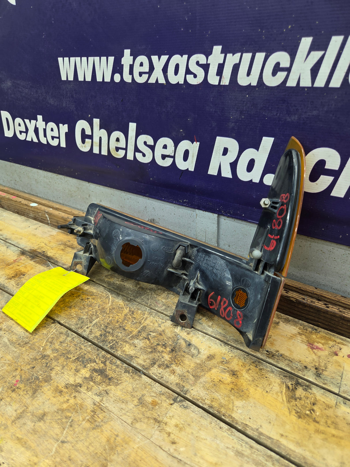 1999-2004 Ford Super Duty F250 F350 RH Passenger Side OEM Turn Signal Parking Light Assembly