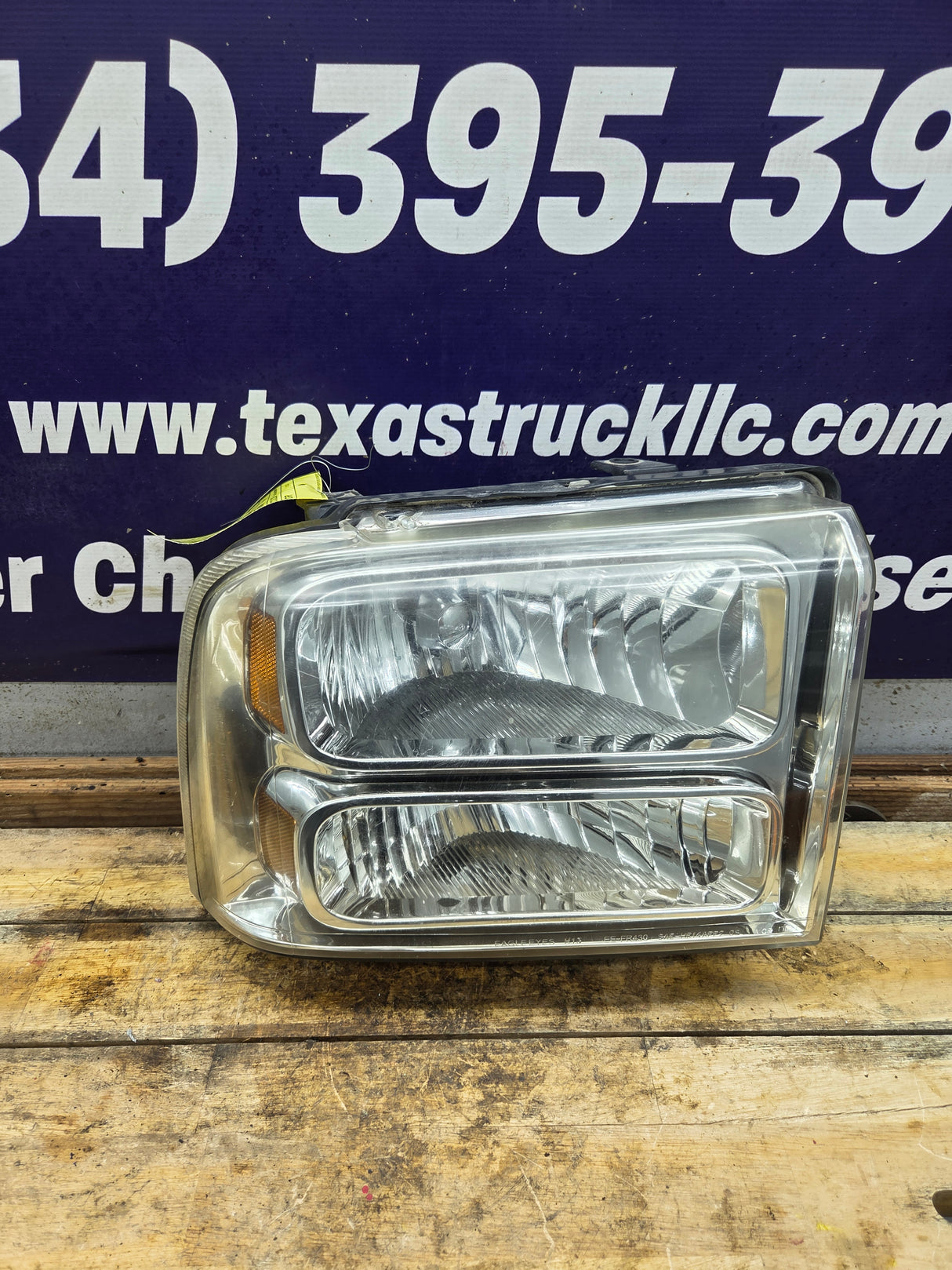 2005-2007 Ford Super Duty F250 F350 F450 F550 RH Passenger Side Composite Head Light