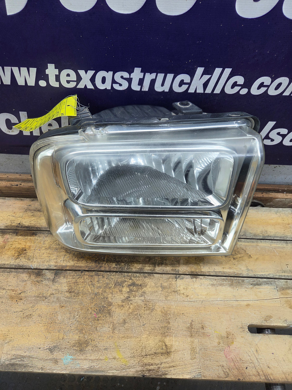 2005-2007 Ford Super Duty F250 F350 F450 F550 RH Passenger Side Composite Head Light