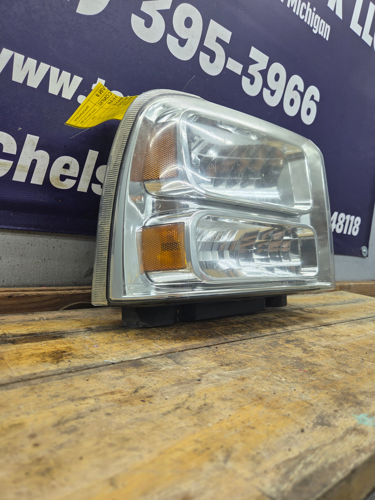 2005-2007 Ford Super Duty F250 F350 F450 F550 RH Passenger Side Composite Head Light