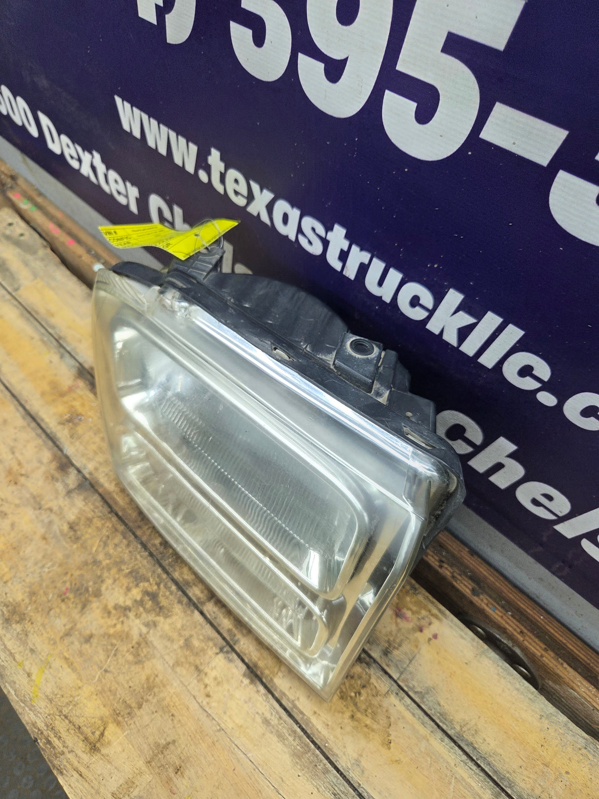 2005-2007 Ford Super Duty F250 F350 F450 F550 RH Passenger Side Composite Head Light
