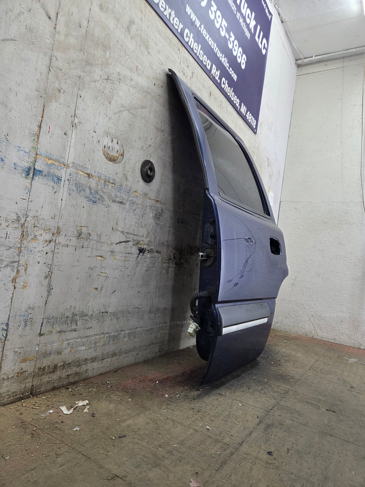 2001-2006 Chevrolet Tahoe / GMC Yukon 1500 2500HD Rear Driver Side Rear Door LH