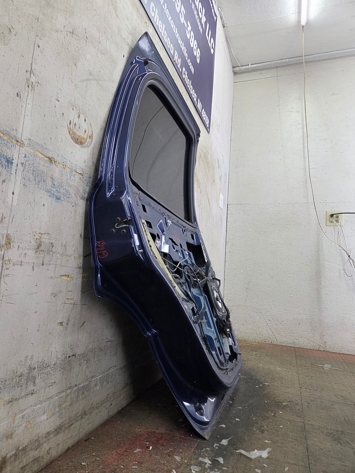 2001-2006 Chevrolet Tahoe / GMC Yukon 1500 2500HD Rear Driver Side Rear Door LH