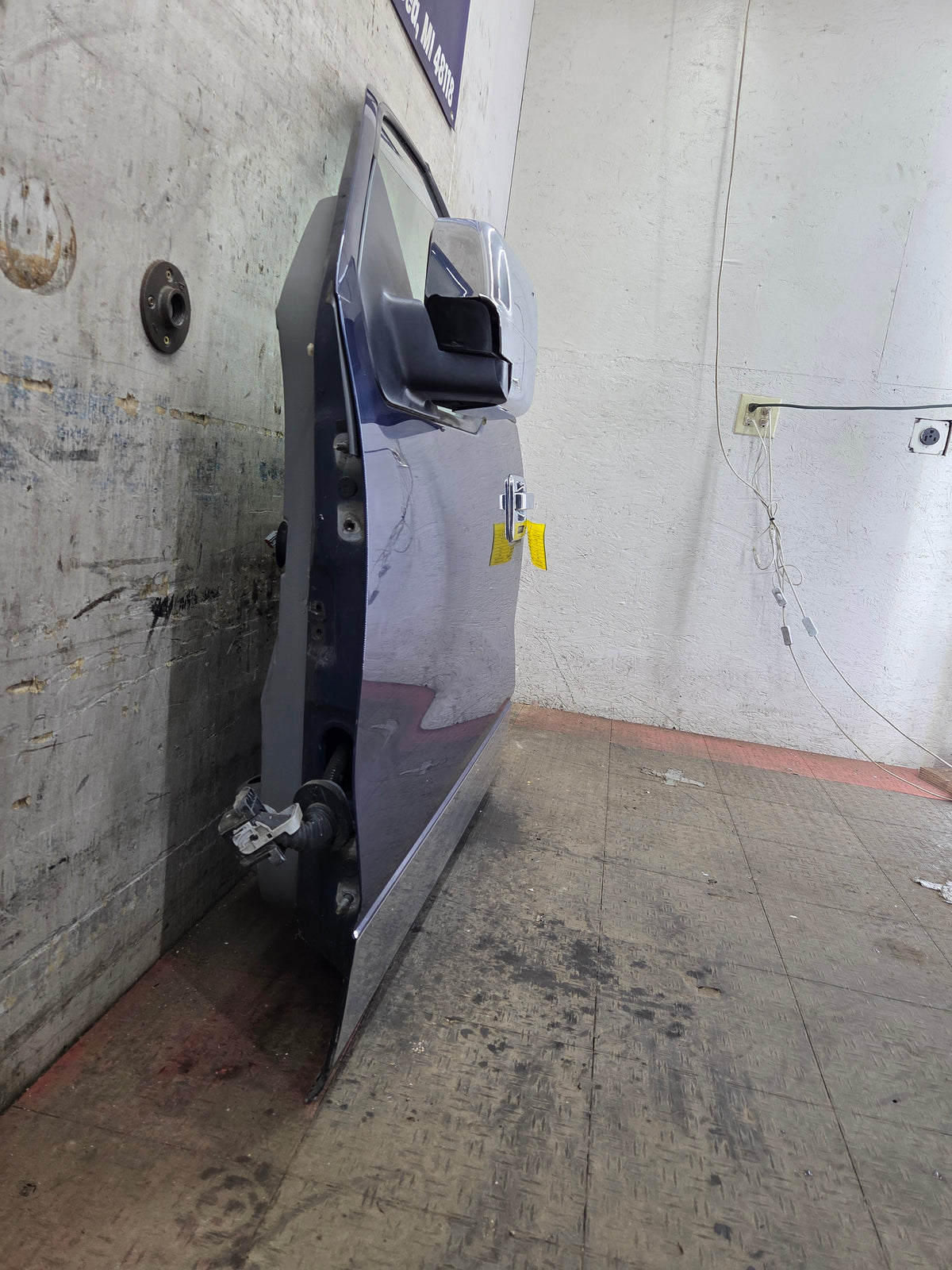 2004-2008 Ford F150 Crew Cab Driver Side Front Door LH