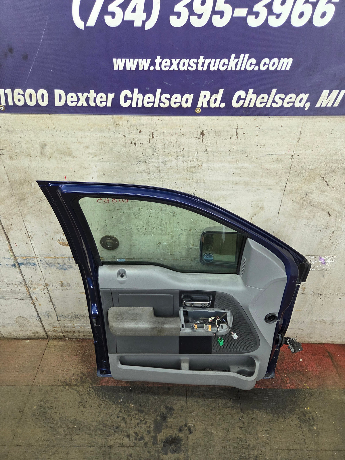 2004-2008 Ford F150 Crew Cab Driver Side Front Door LH