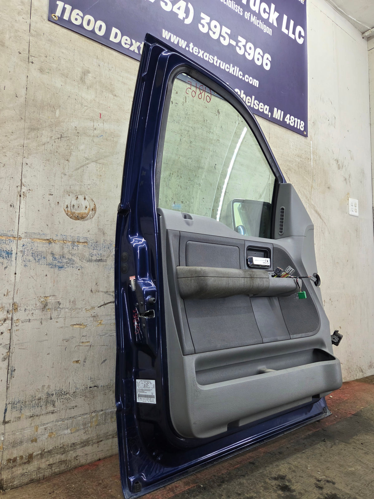 2004-2008 Ford F150 Crew Cab Driver Side Front Door LH