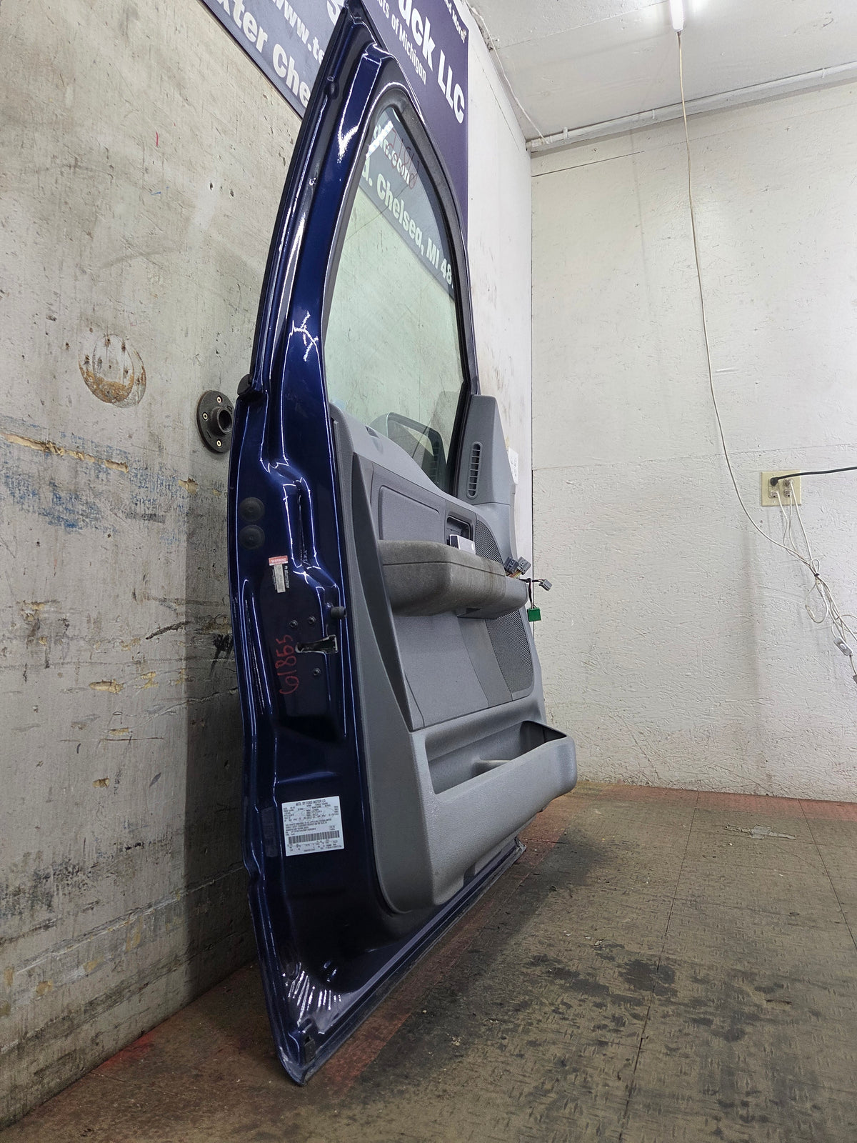 2004-2008 Ford F150 Crew Cab Driver Side Front Door LH