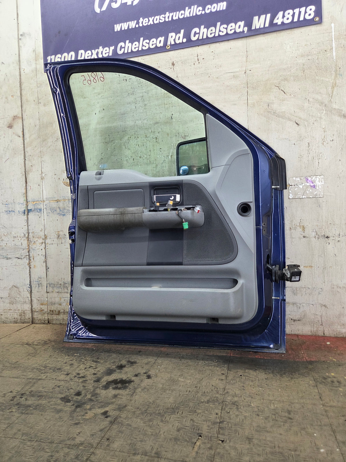 2004-2008 Ford F150 Crew Cab Driver Side Front Door LH