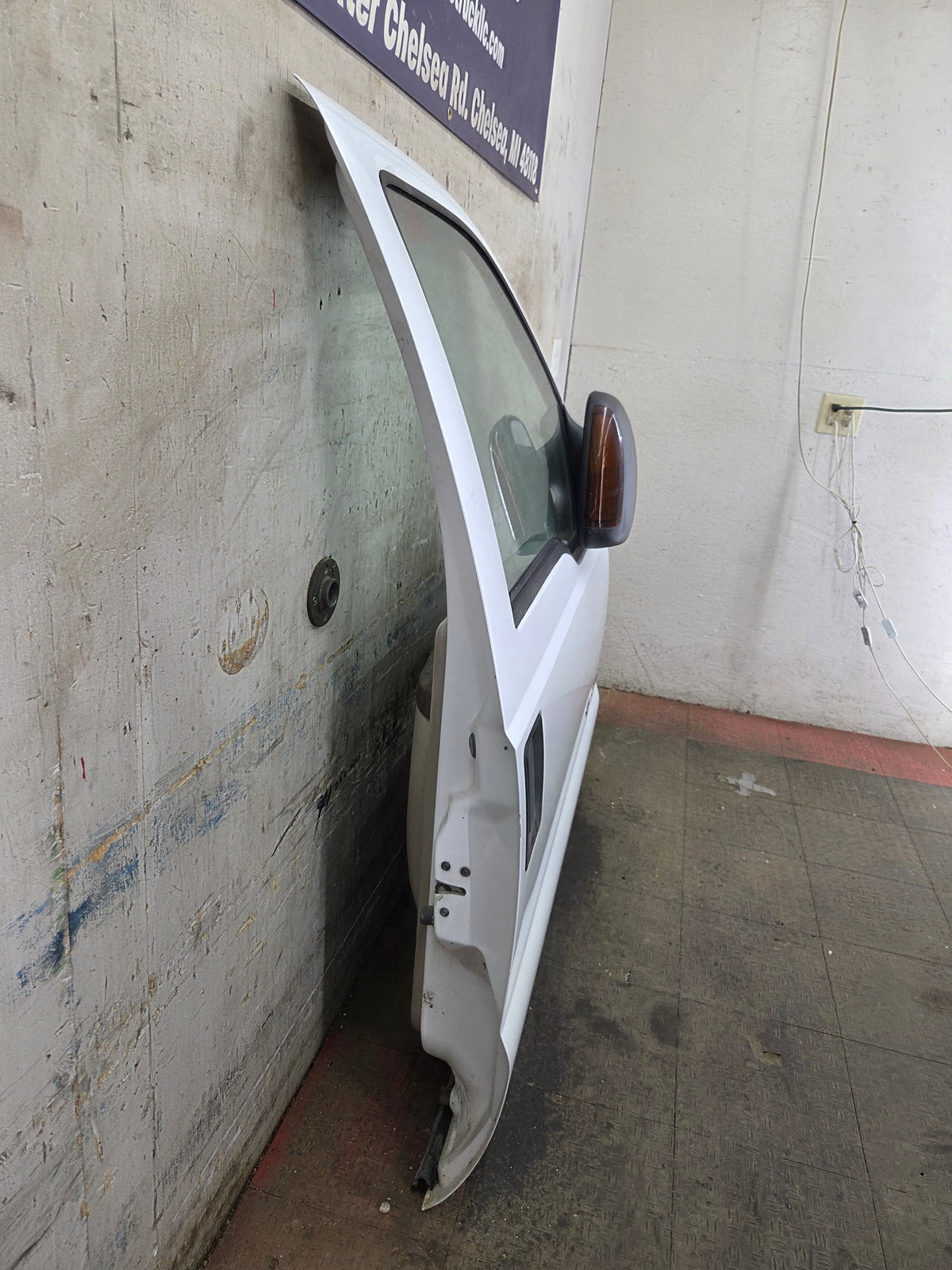 1999-2007 Ford Super Duty RH Passenger Side Front Door F250 F350 F450 F550