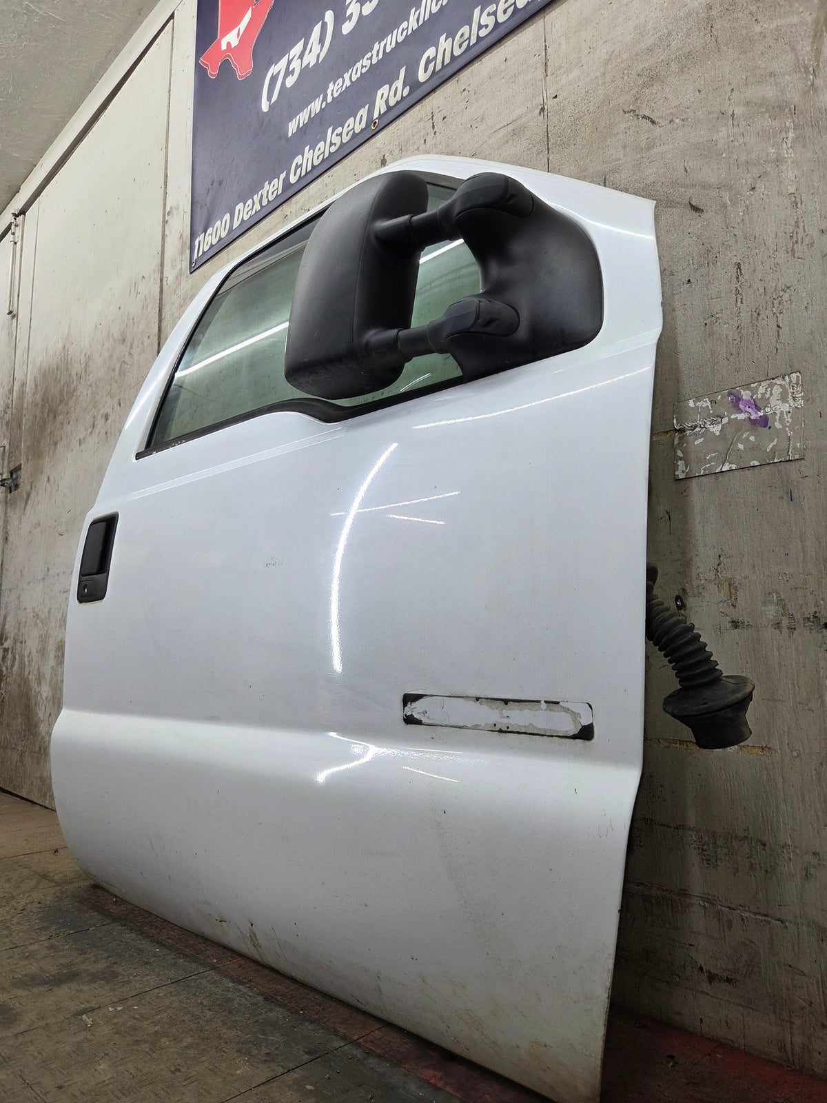 1999-2007 Ford Super Duty RH Passenger Side Front Door F250 F350 F450 F550