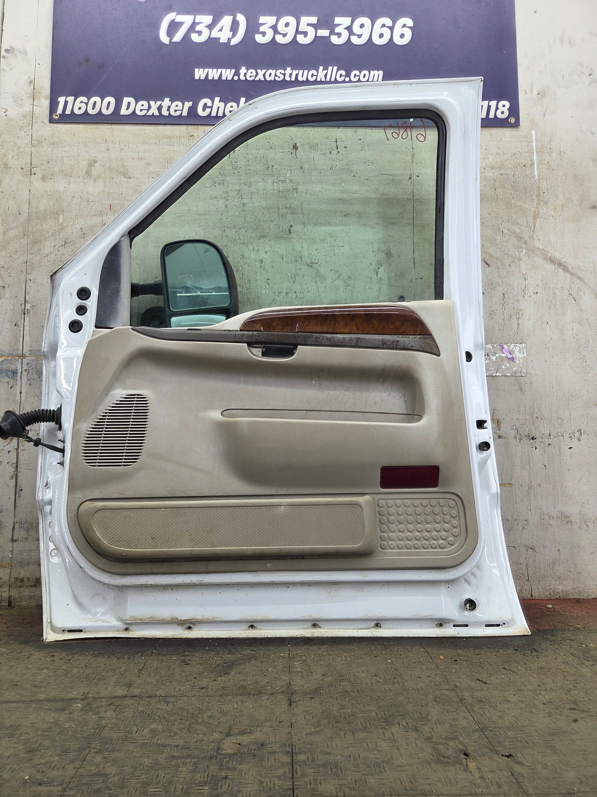 1999-2007 Ford Super Duty RH Passenger Side Front Door F250 F350 F450 F550