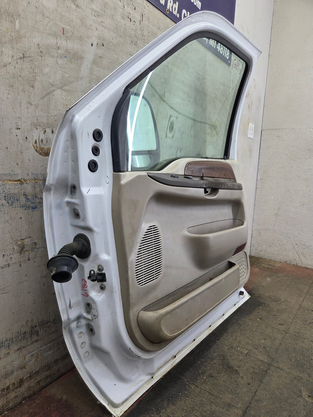 1999-2007 Ford Super Duty RH Passenger Side Front Door F250 F350 F450 F550