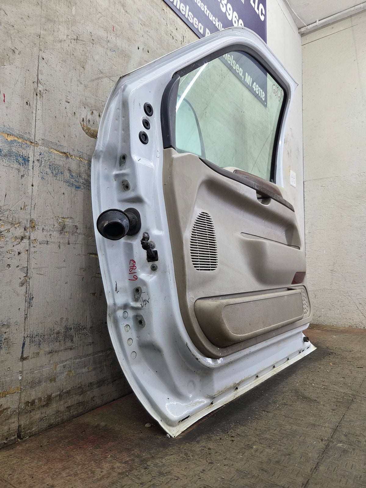 1999-2007 Ford Super Duty RH Passenger Side Front Door F250 F350 F450 F550