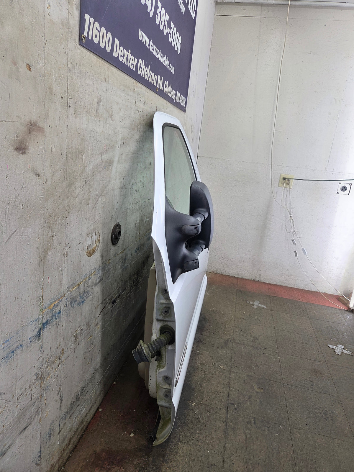 1999-2007 Ford Super Duty LH Driver Side Front Door F250 F350 F450 F550