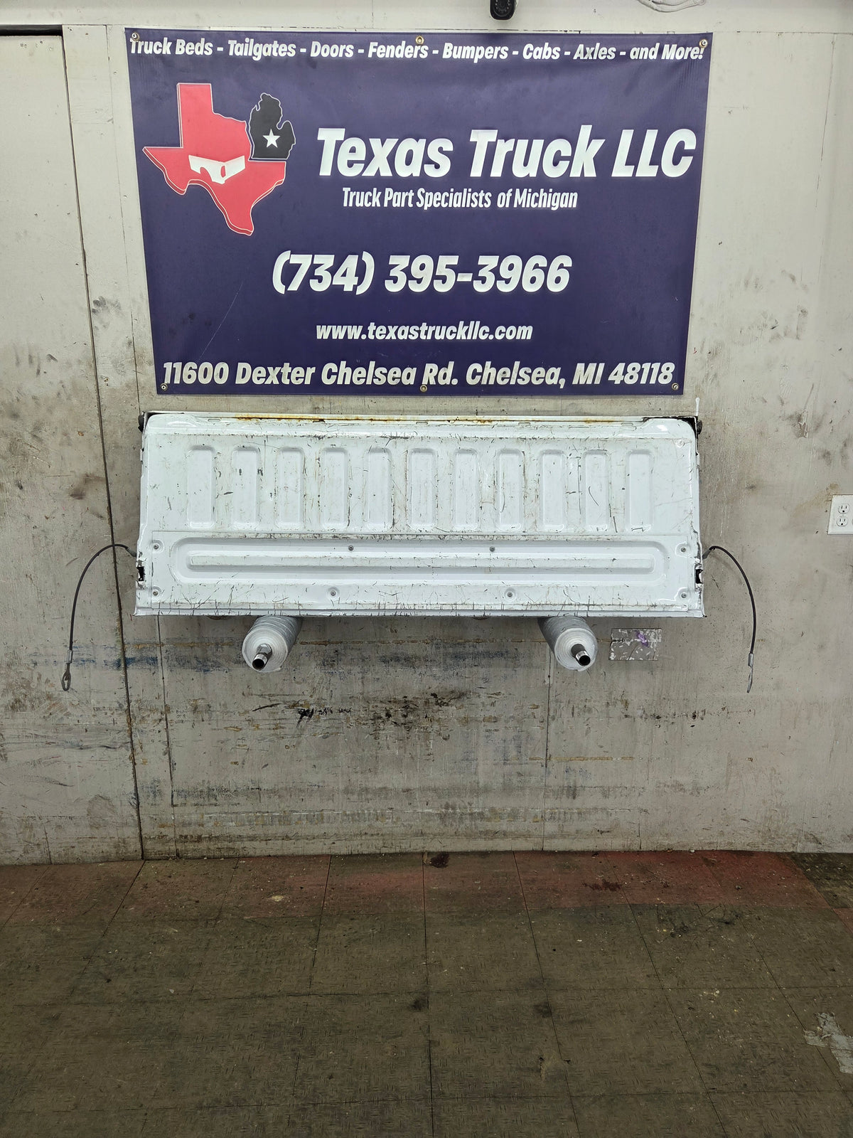1997-2003 F150 / 1999-2007 Ford F250 F350 F450 F550 Super Duty Tailgate