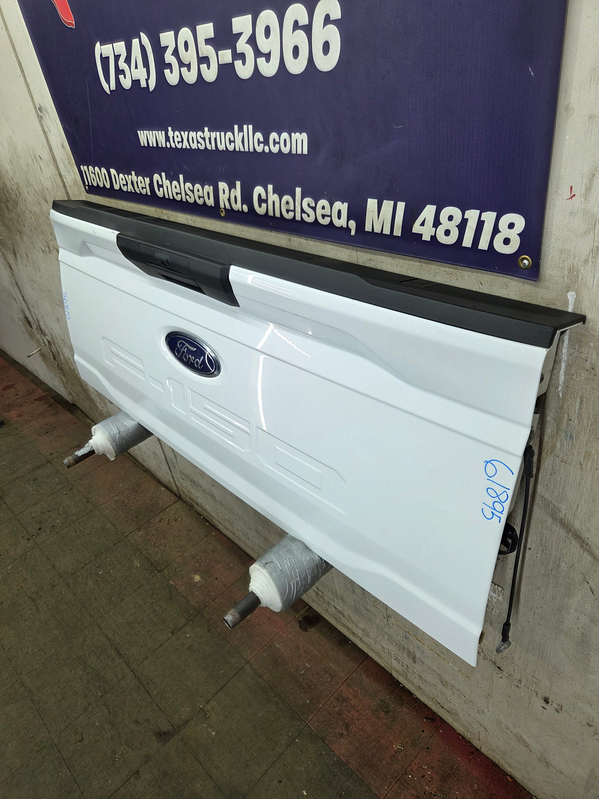 2021-2025 Ford F150 Tailgate - Oxford White