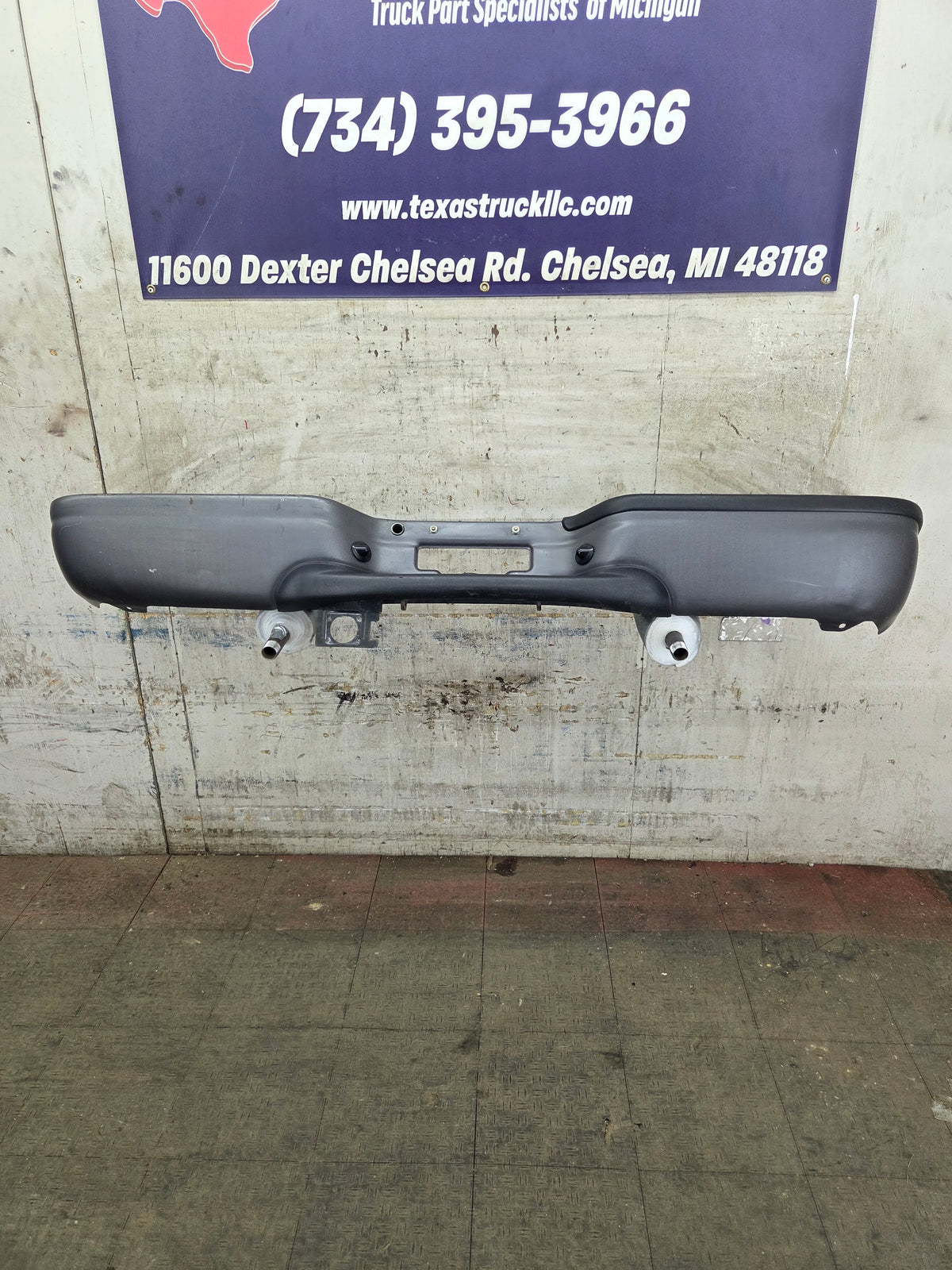 1999-2007 Ford Super Duty F250 F350 F450 F550 Rear Bumper