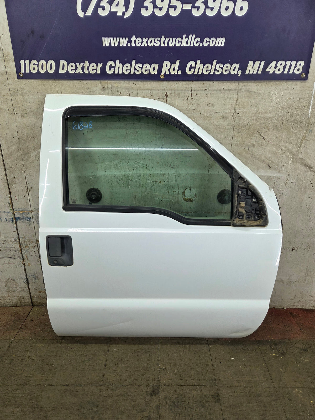 2012-2016 Ford Super Duty RH Passenger Side Front Door F250 F350 F450 F550