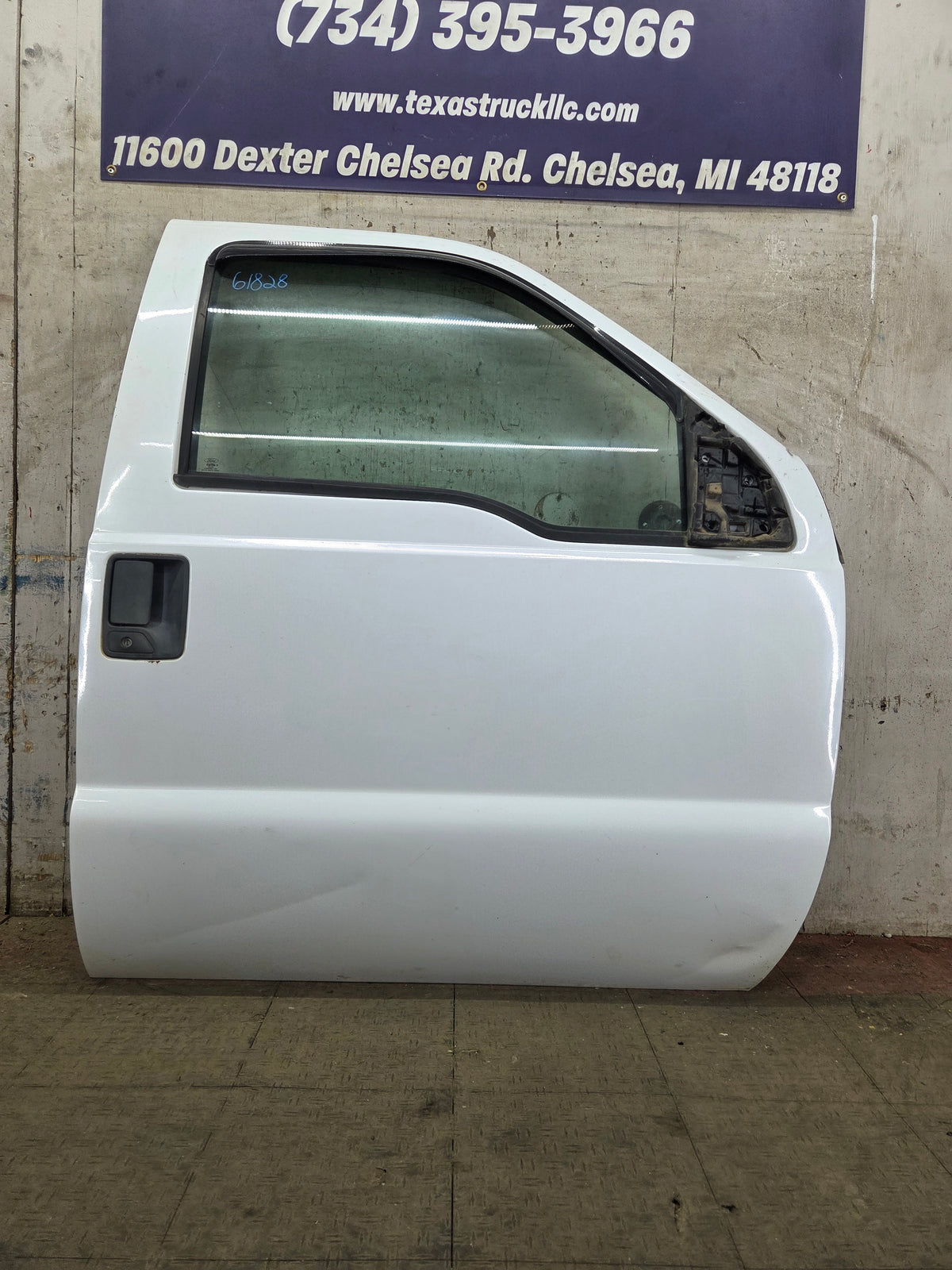2012-2016 Ford Super Duty RH Passenger Side Front Door F250 F350 F450 F550