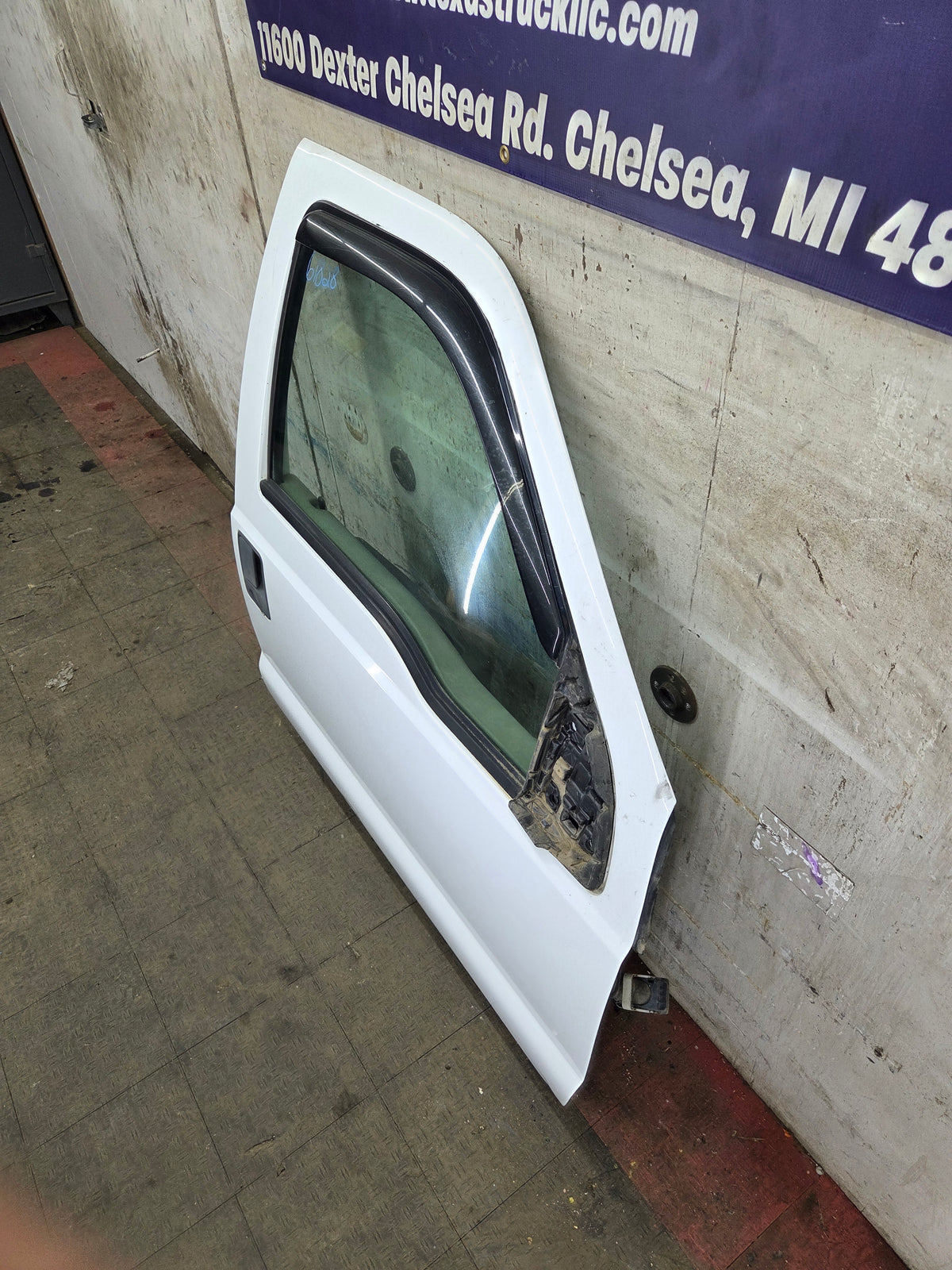 2012-2016 Ford Super Duty RH Passenger Side Front Door F250 F350 F450 F550