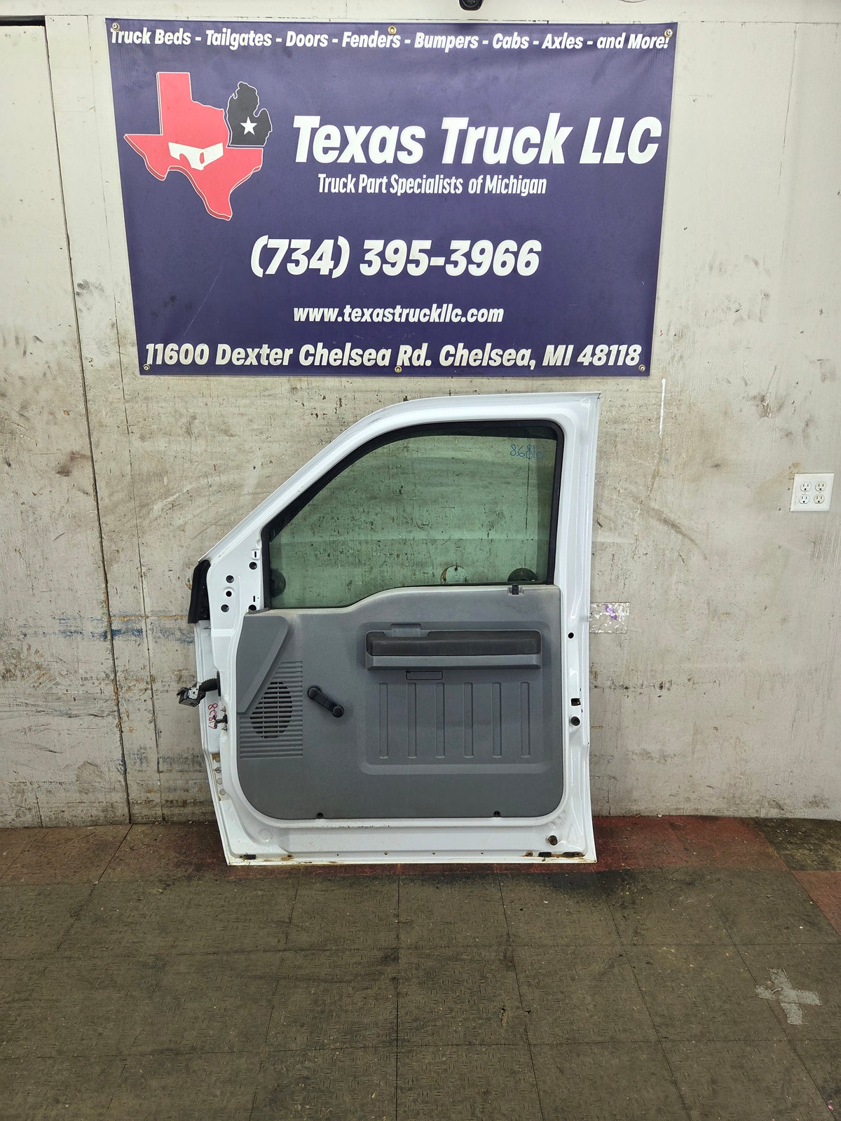 2012-2016 Ford Super Duty RH Passenger Side Front Door F250 F350 F450 F550