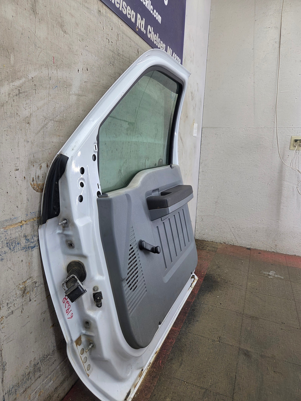 2012-2016 Ford Super Duty RH Passenger Side Front Door F250 F350 F450 F550