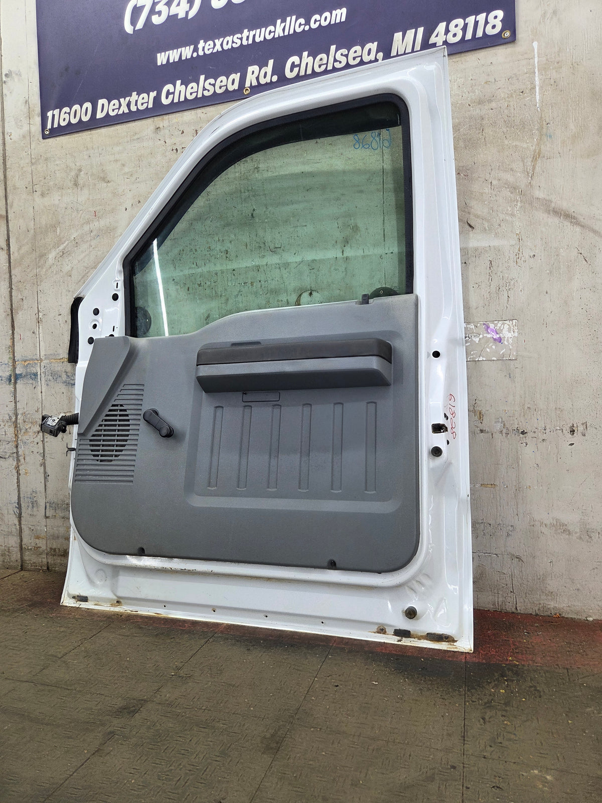 2012-2016 Ford Super Duty RH Passenger Side Front Door F250 F350 F450 F550