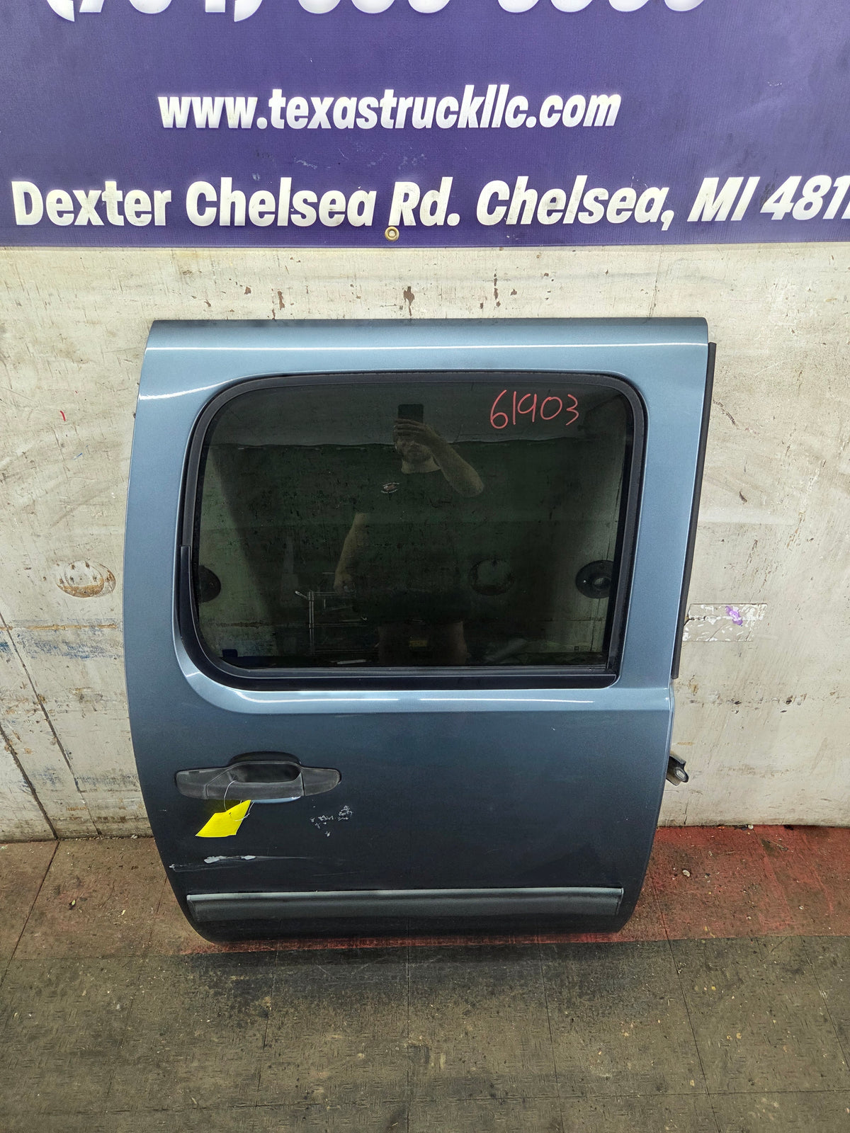 2007-2013 Chevrolet Silverado / GMC Sierra 1500 2500 3500 HD Crew Cab RH Passenger Rear Door