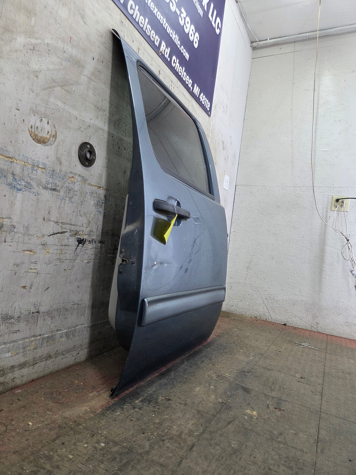 2007-2013 Chevrolet Silverado / GMC Sierra 1500 2500 3500 HD Crew Cab RH Passenger Rear Door