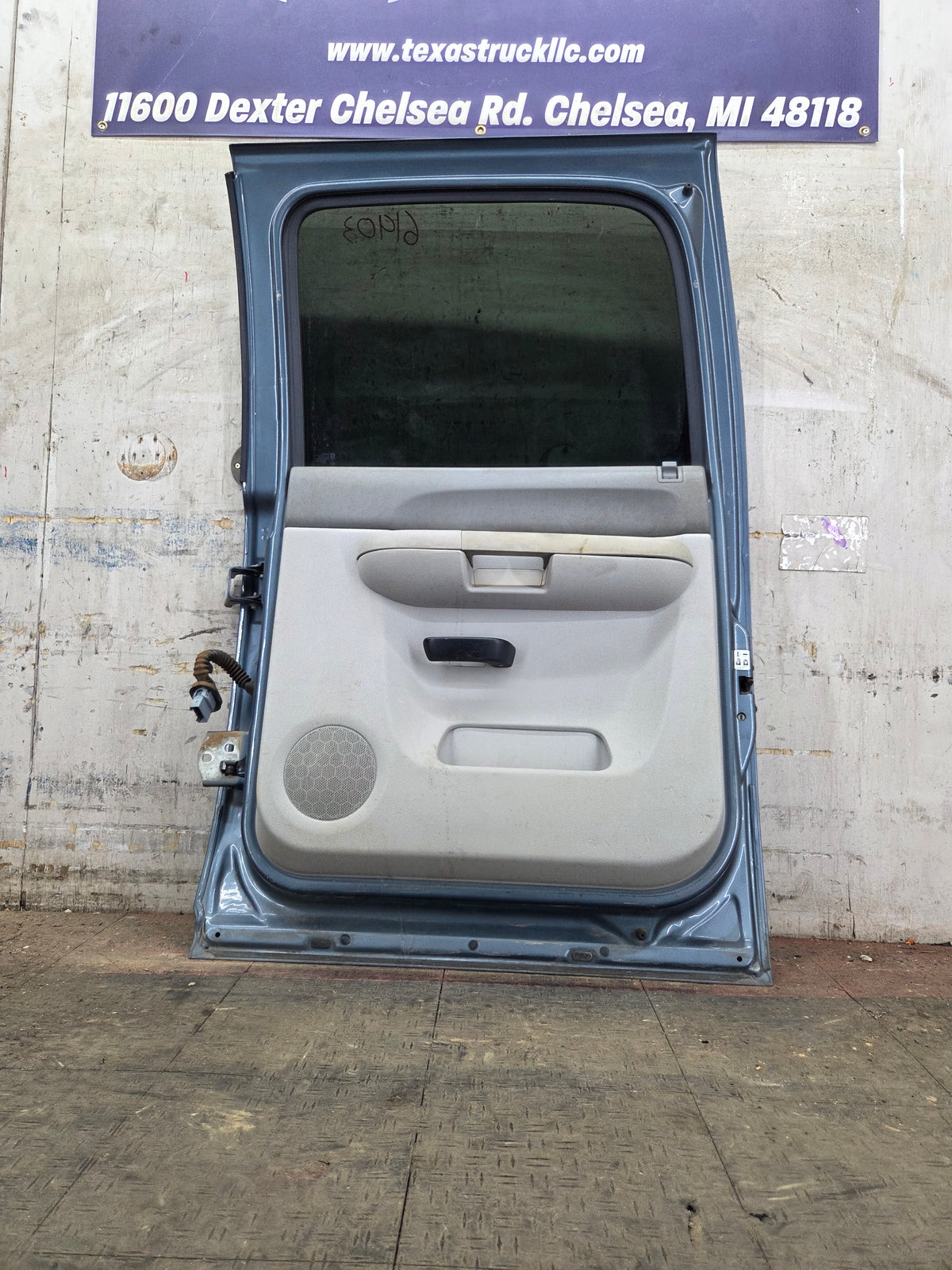 2007-2013 Chevrolet Silverado / GMC Sierra 1500 2500 3500 HD Crew Cab RH Passenger Rear Door
