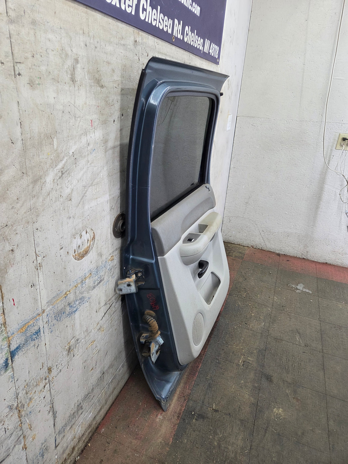 2007-2013 Chevrolet Silverado / GMC Sierra 1500 2500 3500 HD Crew Cab RH Passenger Rear Door