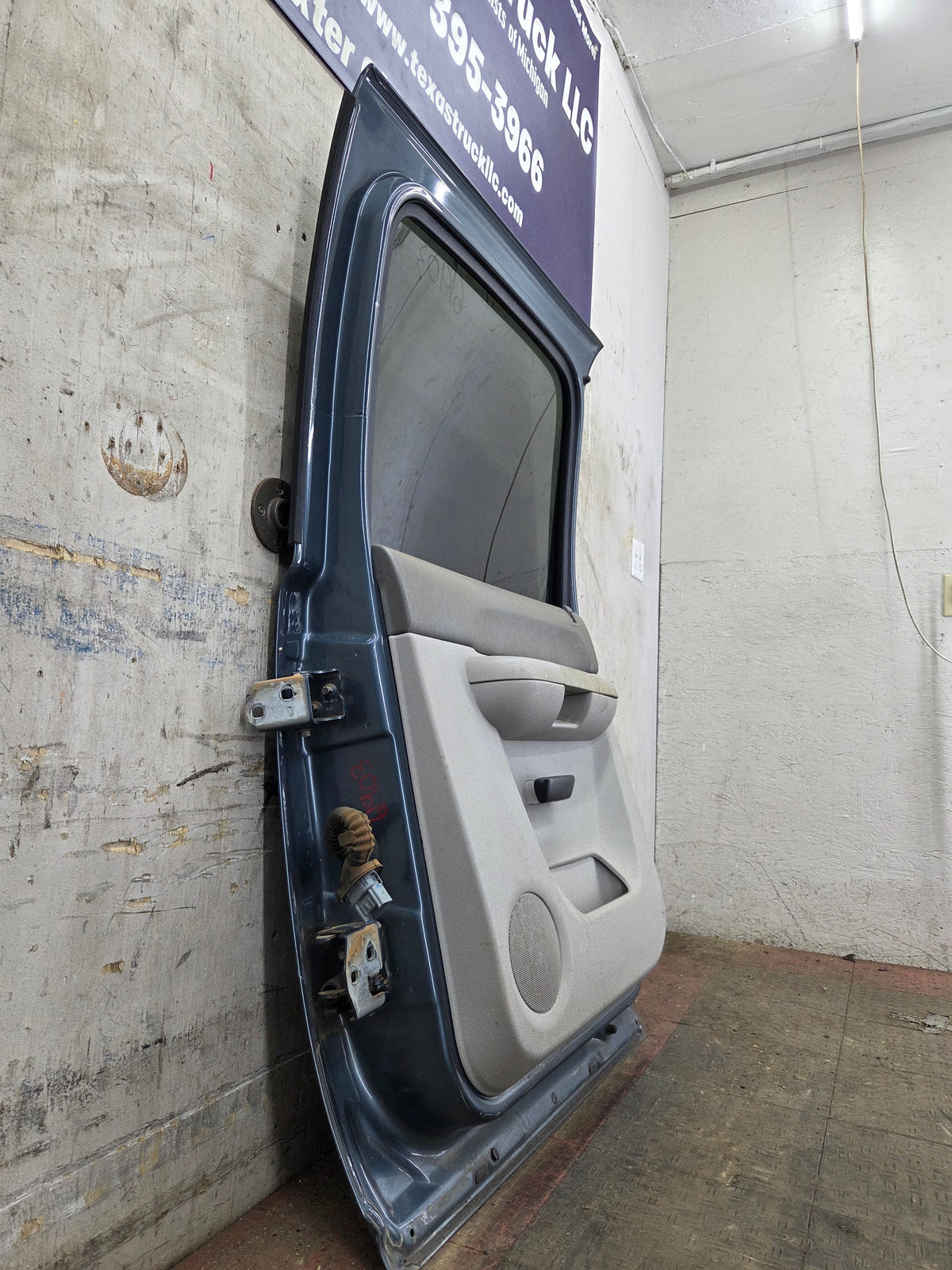 2007-2013 Chevrolet Silverado / GMC Sierra 1500 2500 3500 HD Crew Cab RH Passenger Rear Door