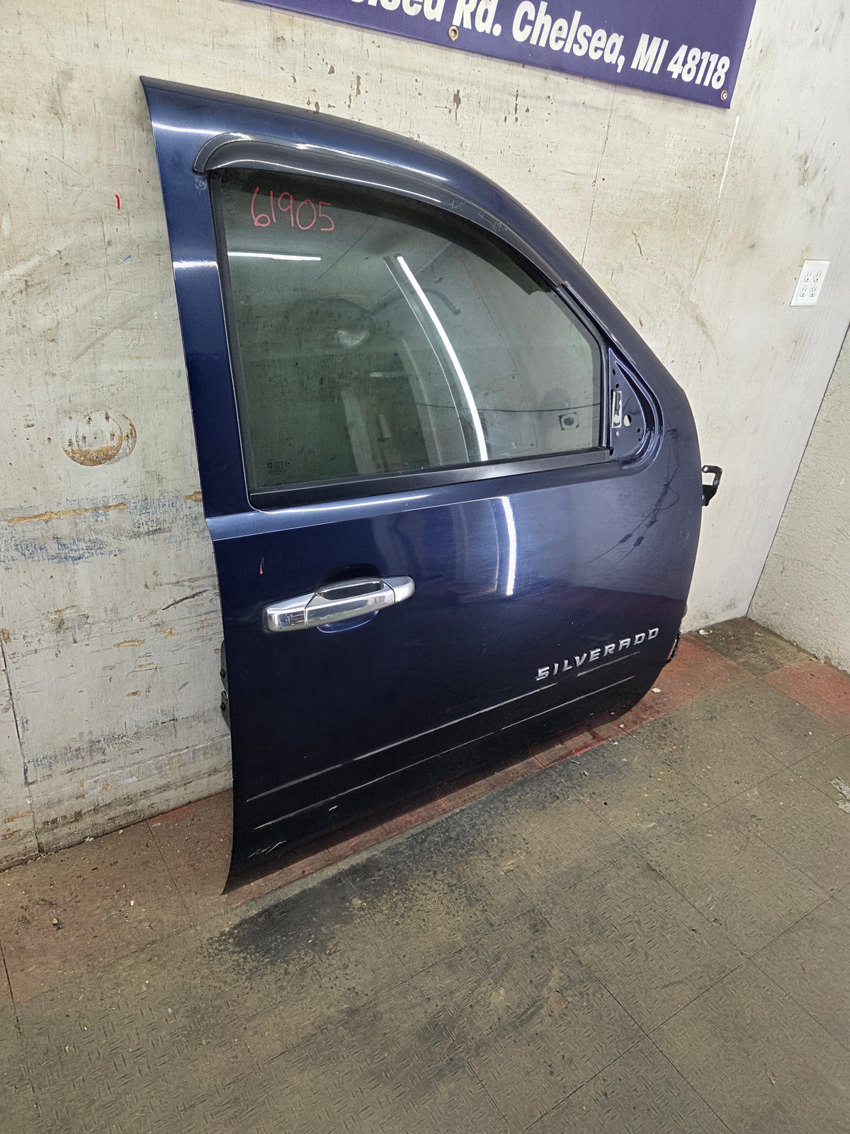 2007-2013 Chevrolet Silverado / GMC Sierra 1500 2500 3500 HD RH Front Passenger Side Door