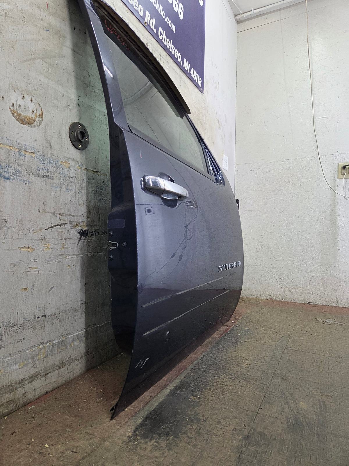 2007-2013 Chevrolet Silverado / GMC Sierra 1500 2500 3500 HD RH Front Passenger Side Door