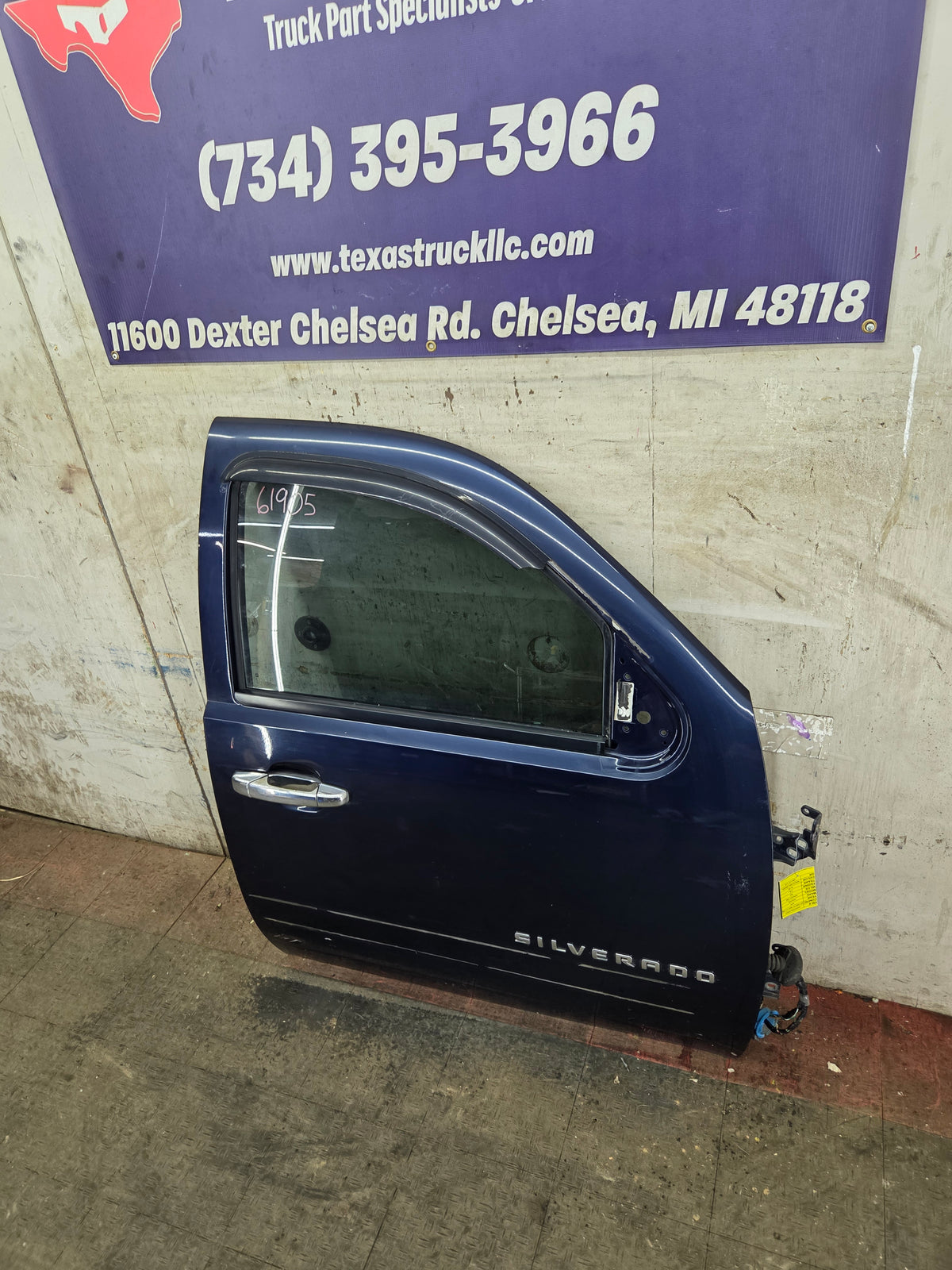 2007-2013 Chevrolet Silverado / GMC Sierra 1500 2500 3500 HD RH Front Passenger Side Door