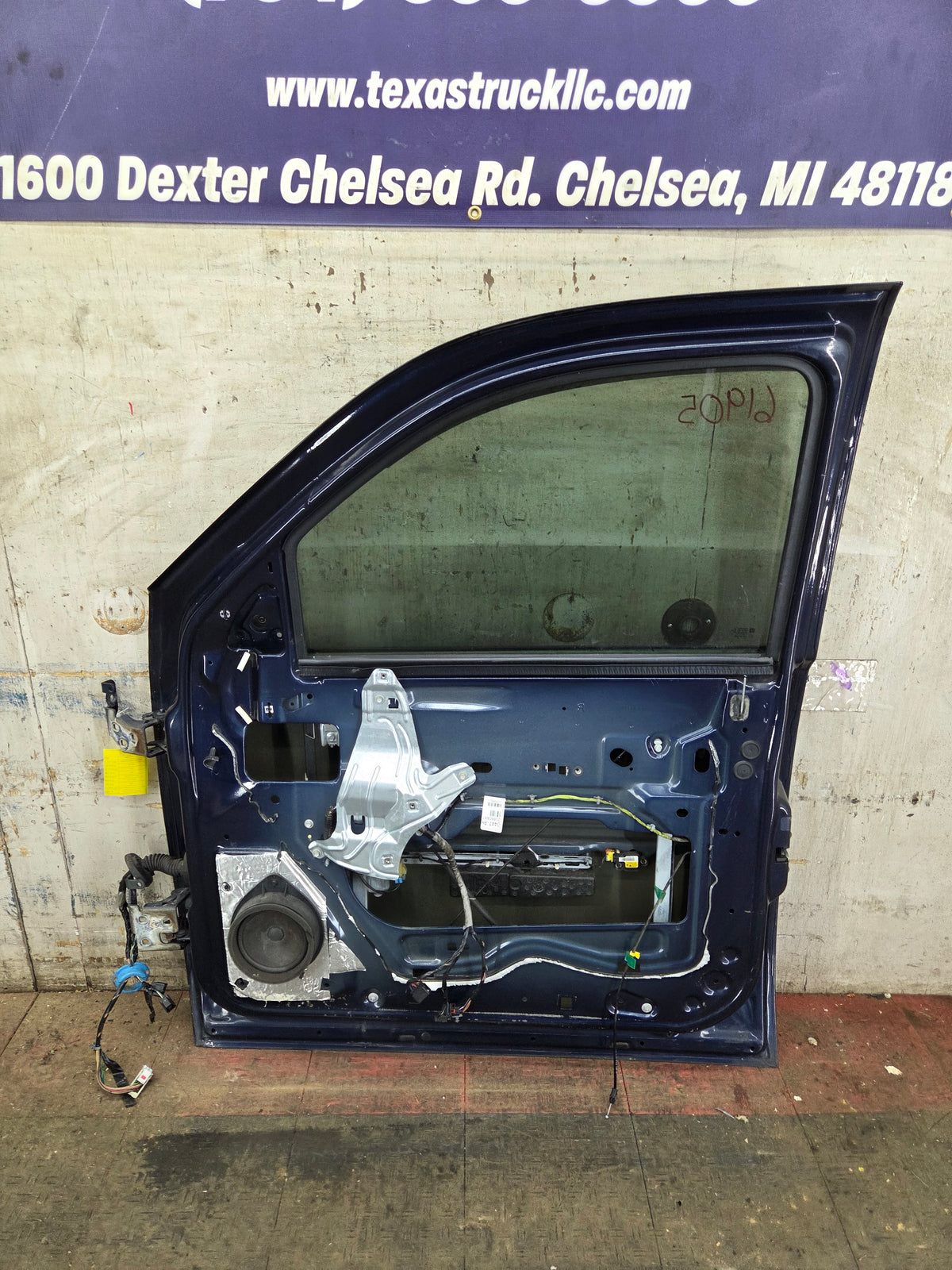 2007-2013 Chevrolet Silverado / GMC Sierra 1500 2500 3500 HD RH Front Passenger Side Door
