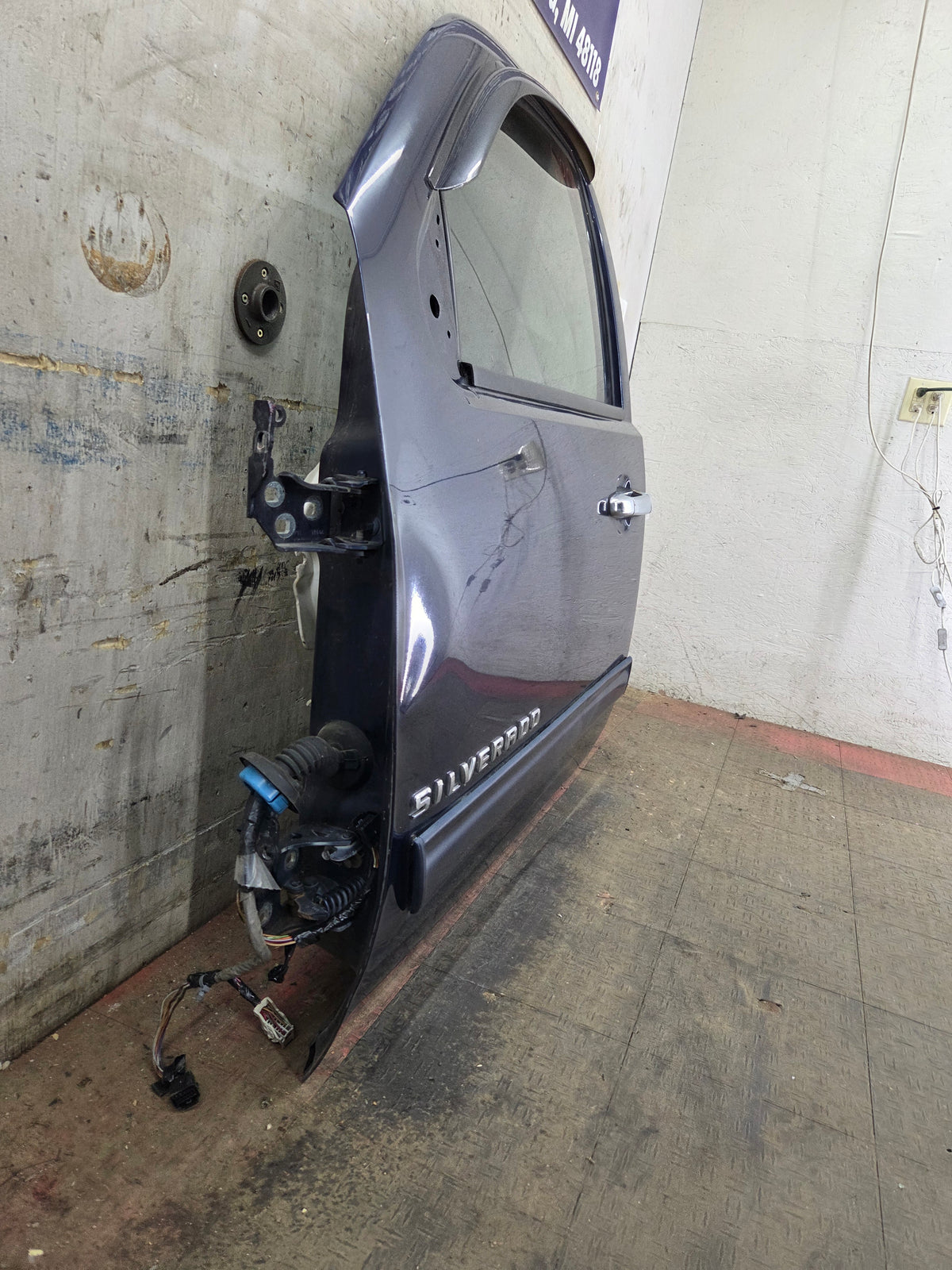 2007-2013 Chevrolet Silverado 1500 2500 3500 HD LH Front Driver Side Door