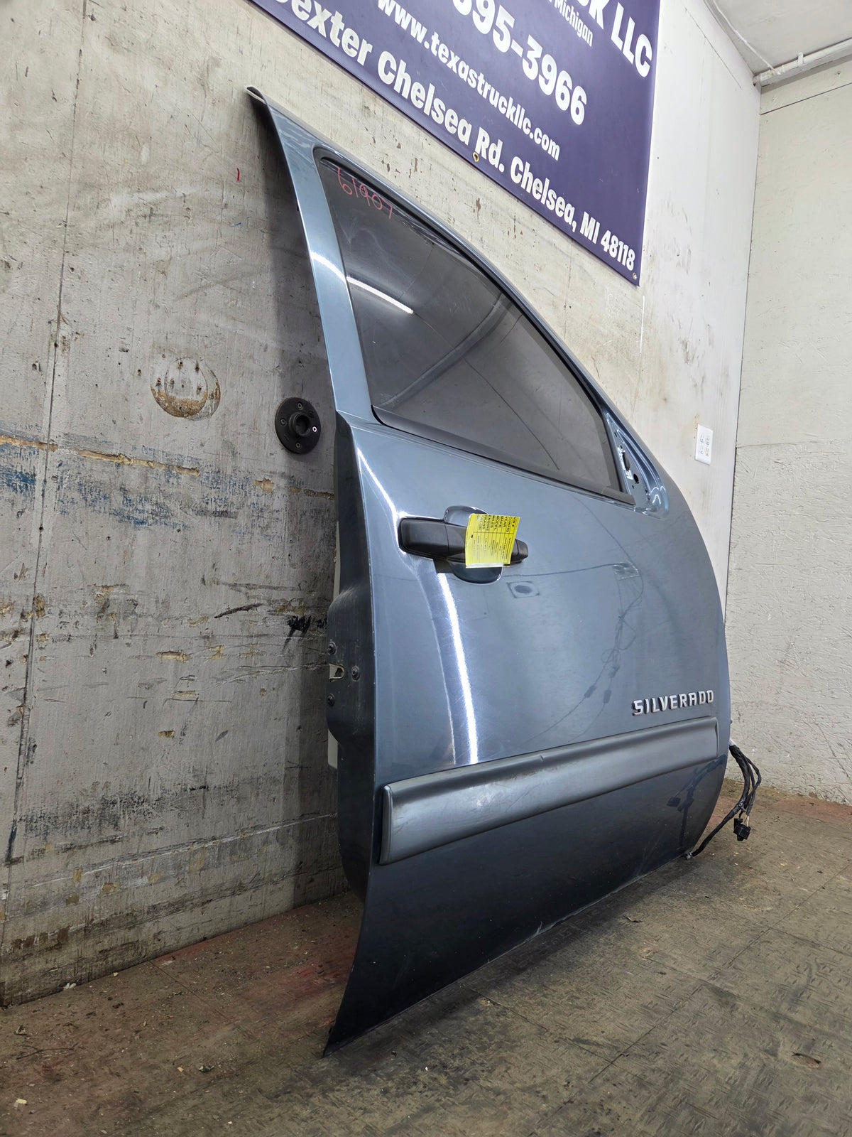 2007-2013 Chevrolet Silverado / GMC Sierra 1500 2500 3500 HD RH Front Passenger Side Door