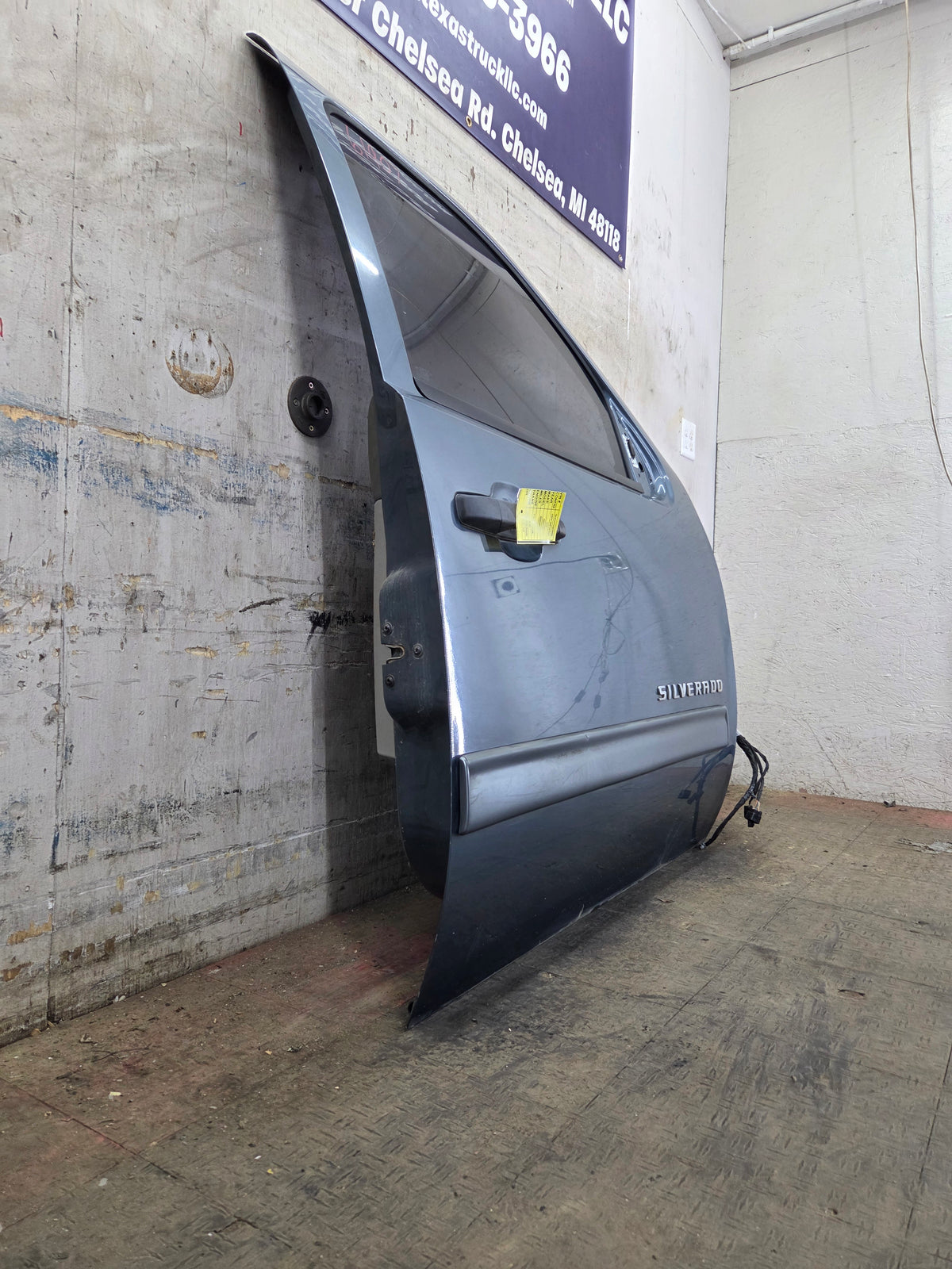 2007-2013 Chevrolet Silverado / GMC Sierra 1500 2500 3500 HD RH Front Passenger Side Door