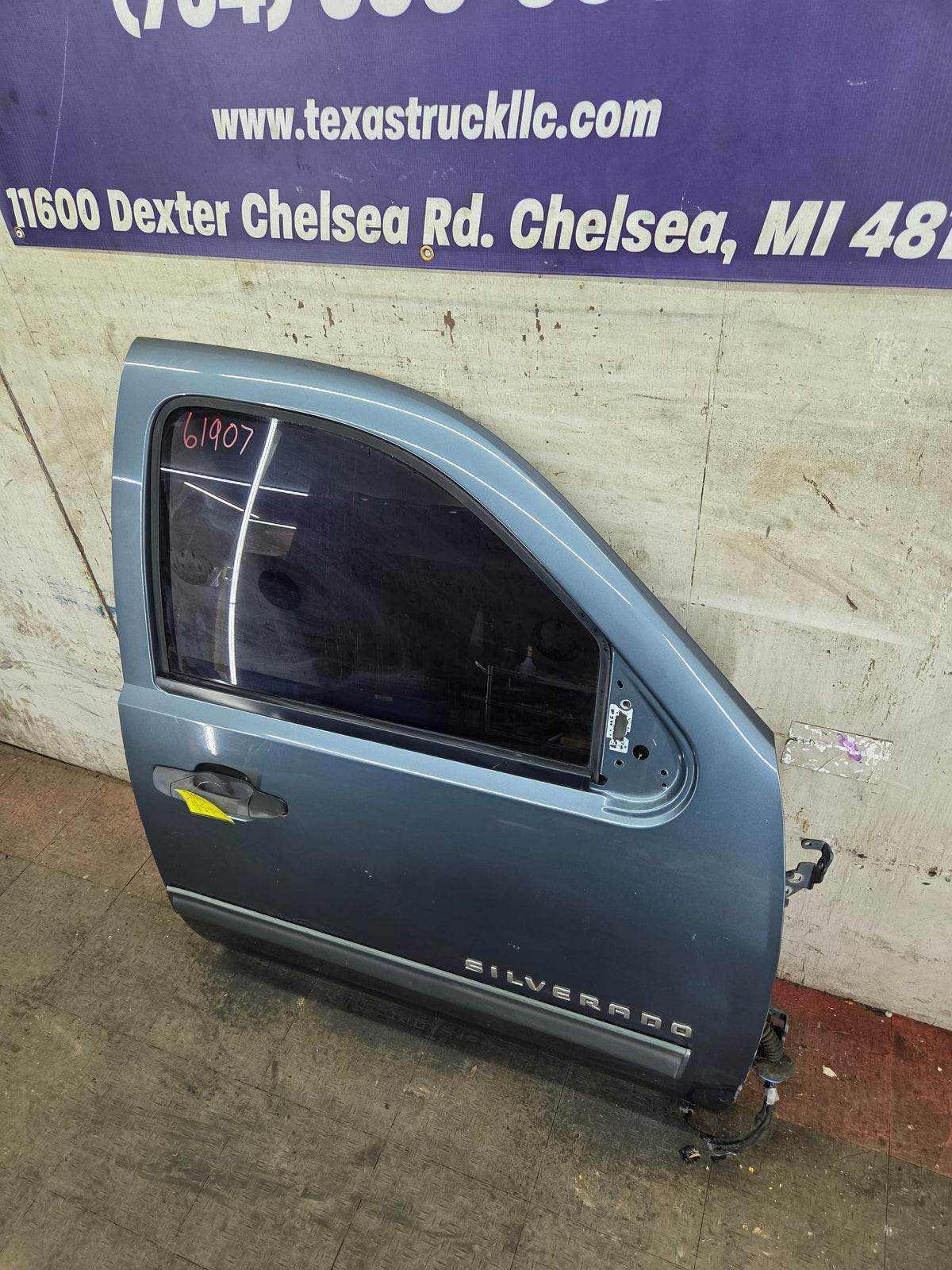 2007-2013 Chevrolet Silverado / GMC Sierra 1500 2500 3500 HD RH Front Passenger Side Door
