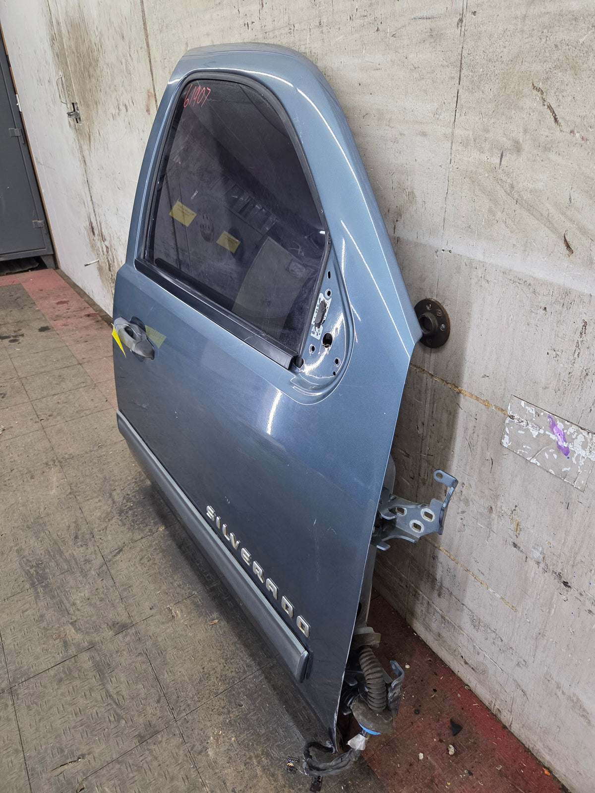 2007-2013 Chevrolet Silverado / GMC Sierra 1500 2500 3500 HD RH Front Passenger Side Door
