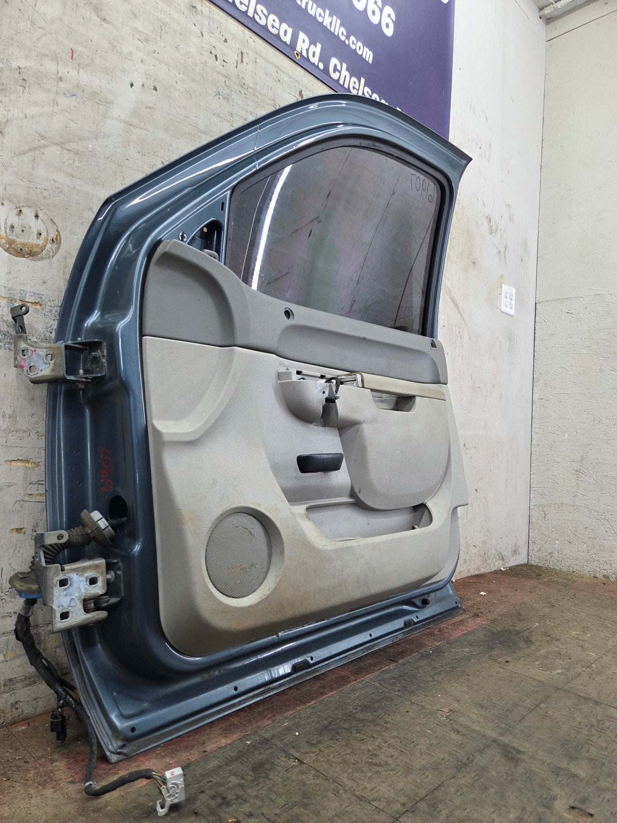 2007-2013 Chevrolet Silverado / GMC Sierra 1500 2500 3500 HD RH Front Passenger Side Door