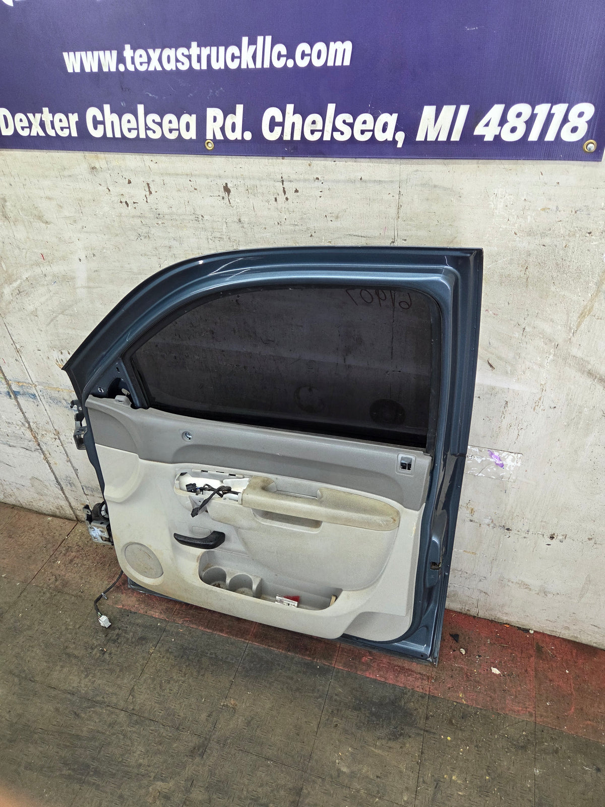 2007-2013 Chevrolet Silverado / GMC Sierra 1500 2500 3500 HD RH Front Passenger Side Door