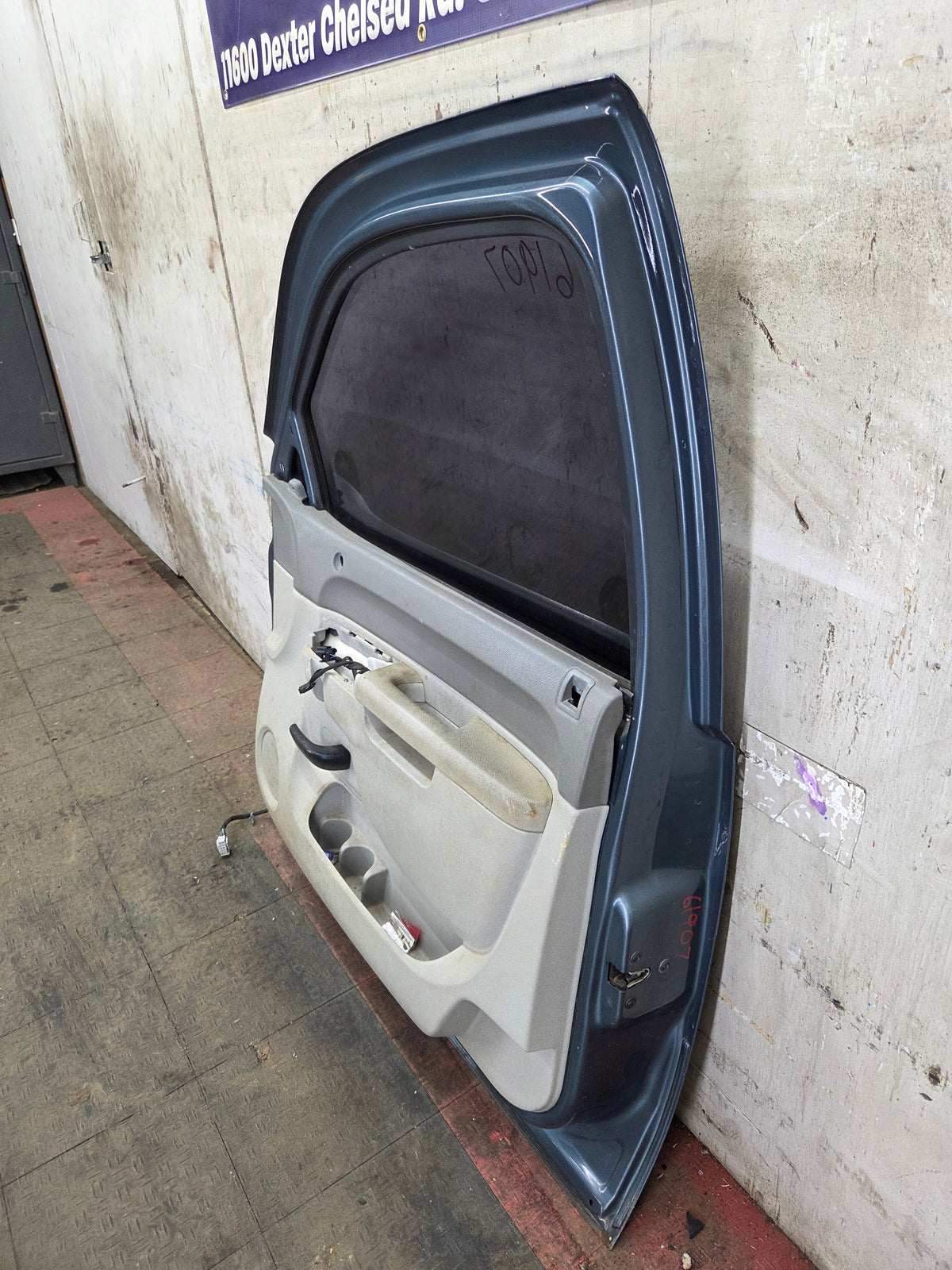 2007-2013 Chevrolet Silverado / GMC Sierra 1500 2500 3500 HD RH Front Passenger Side Door