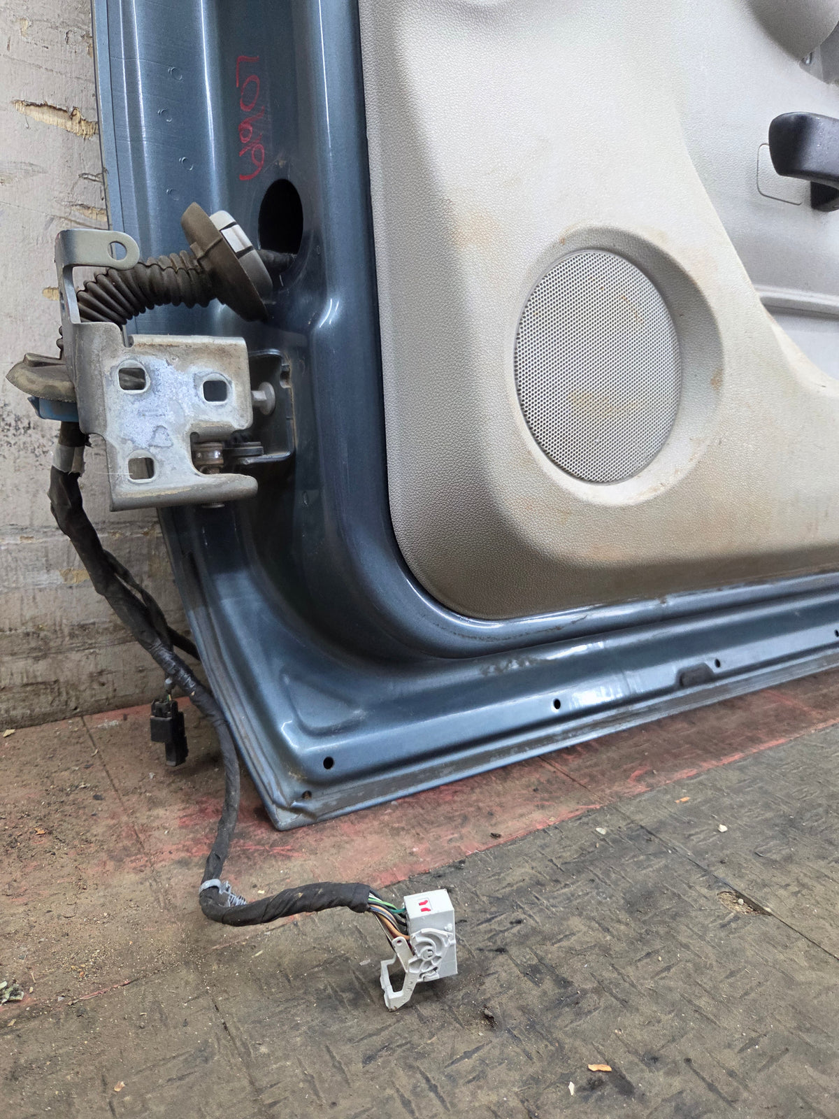 2007-2013 Chevrolet Silverado / GMC Sierra 1500 2500 3500 HD RH Front Passenger Side Door