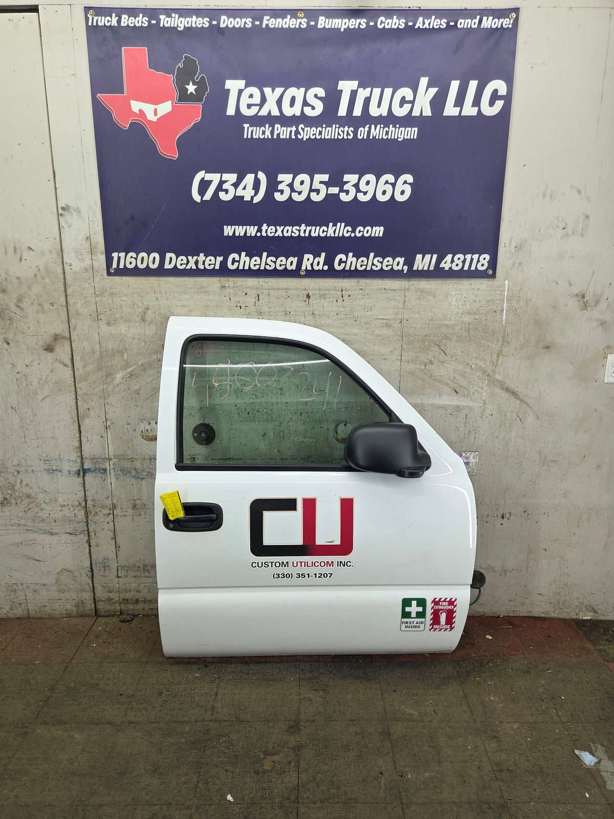 1999-2006 Chevrolet Silverado / GMC Sierra 1500 2500 3500 HD Front Passenger side Door RH