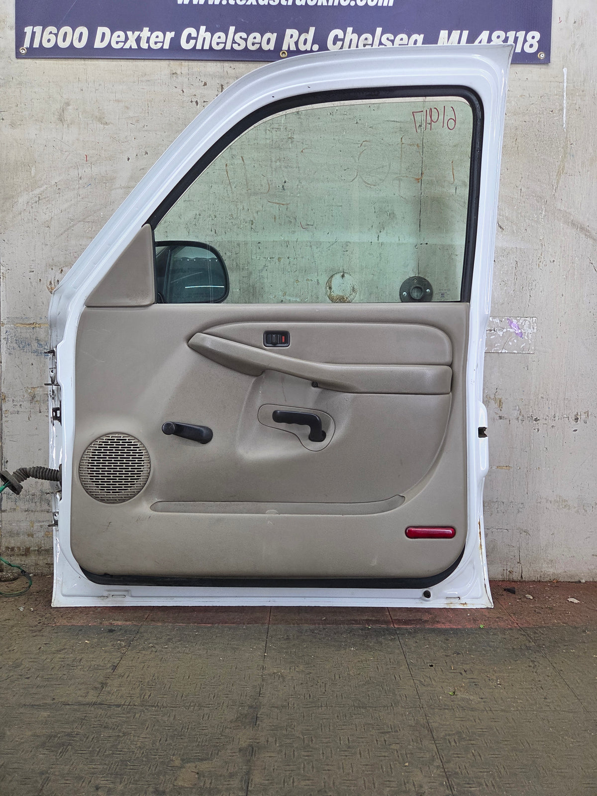 1999-2006 Chevrolet Silverado / GMC Sierra 1500 2500 3500 HD Front Passenger side Door RH