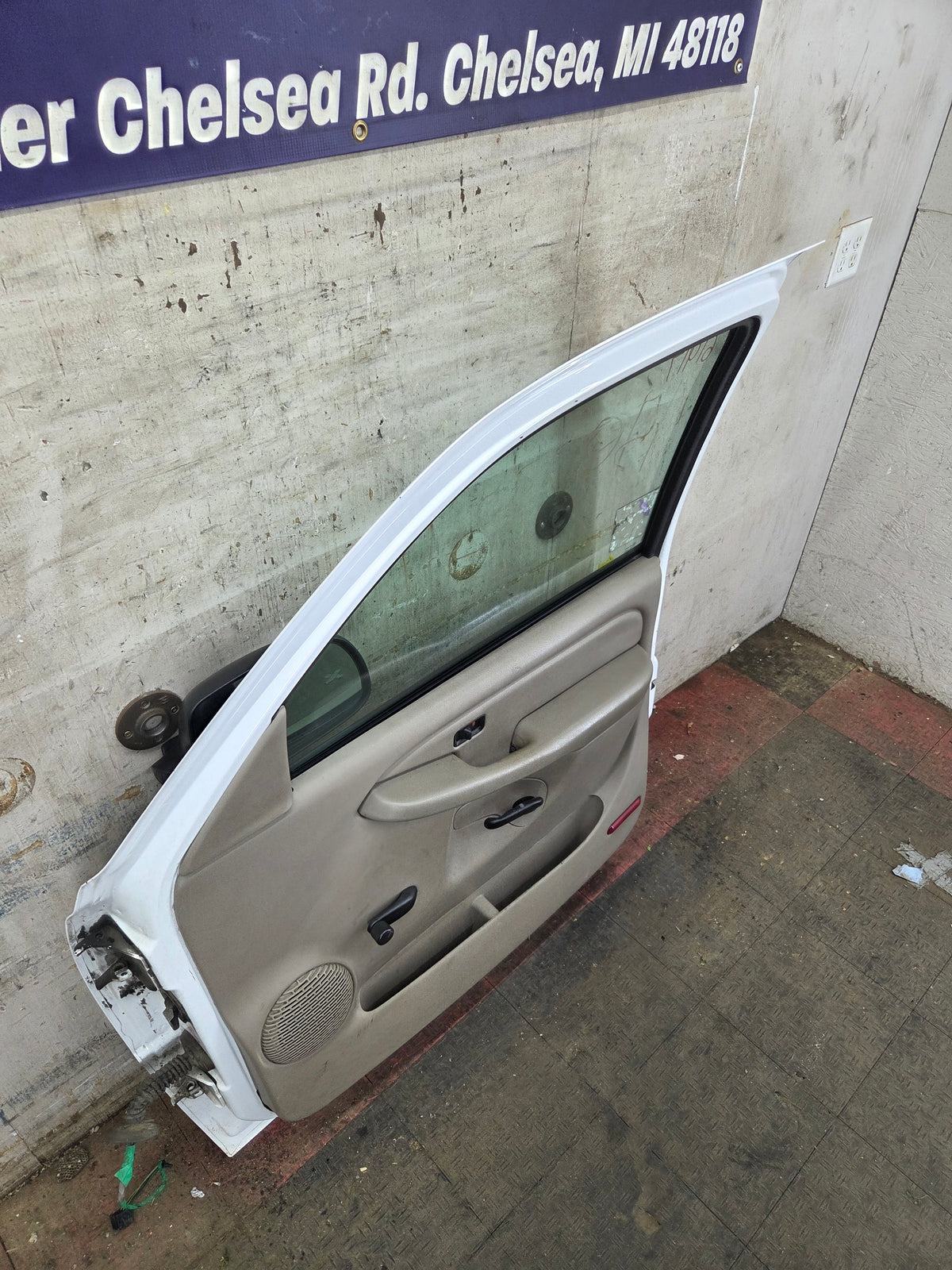 1999-2006 Chevrolet Silverado / GMC Sierra 1500 2500 3500 HD Front Passenger side Door RH
