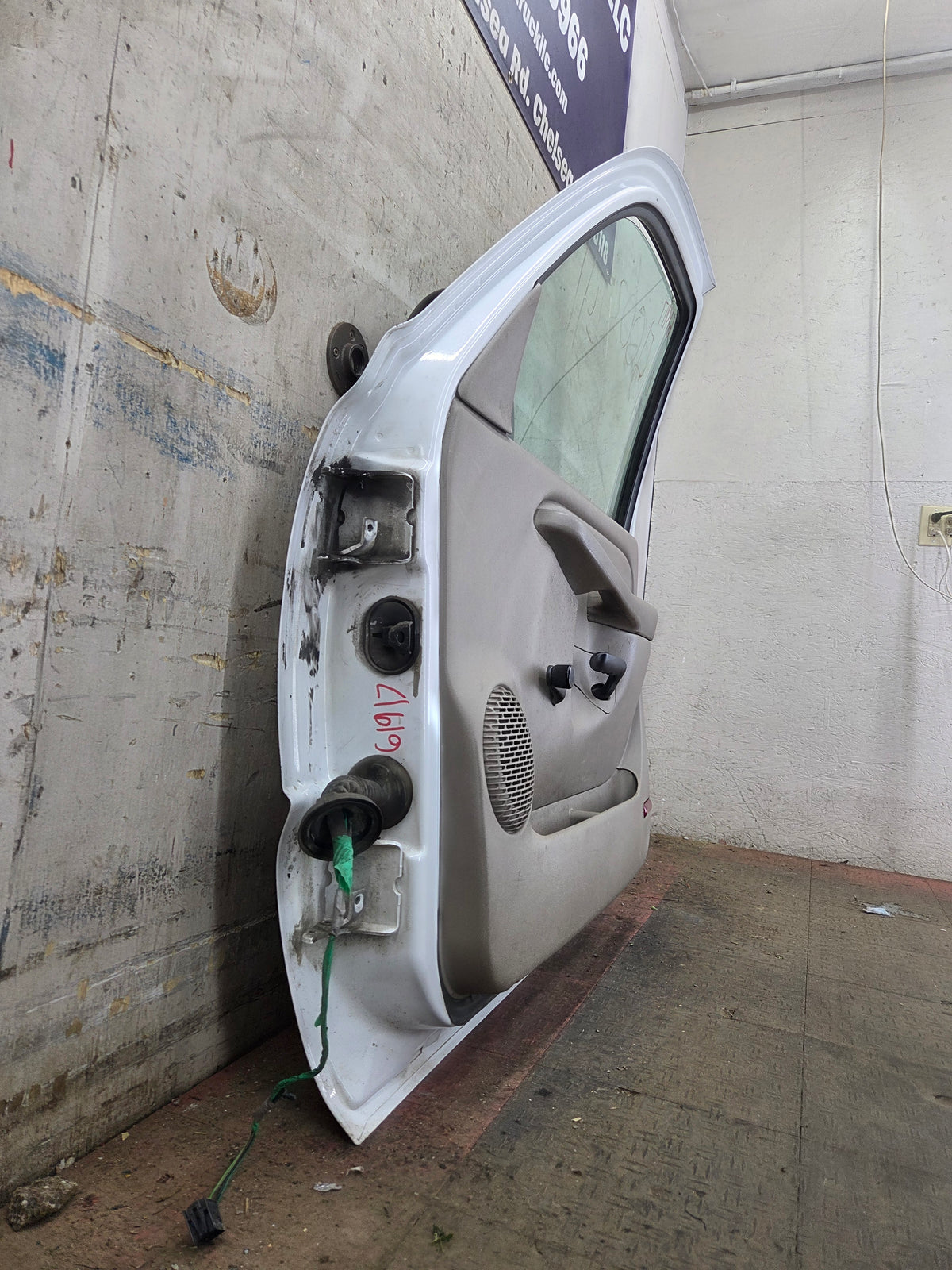 1999-2006 Chevrolet Silverado / GMC Sierra 1500 2500 3500 HD Front Passenger side Door RH