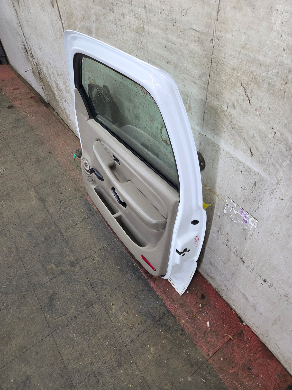 1999-2006 Chevrolet Silverado / GMC Sierra 1500 2500 3500 HD Front Passenger side Door RH